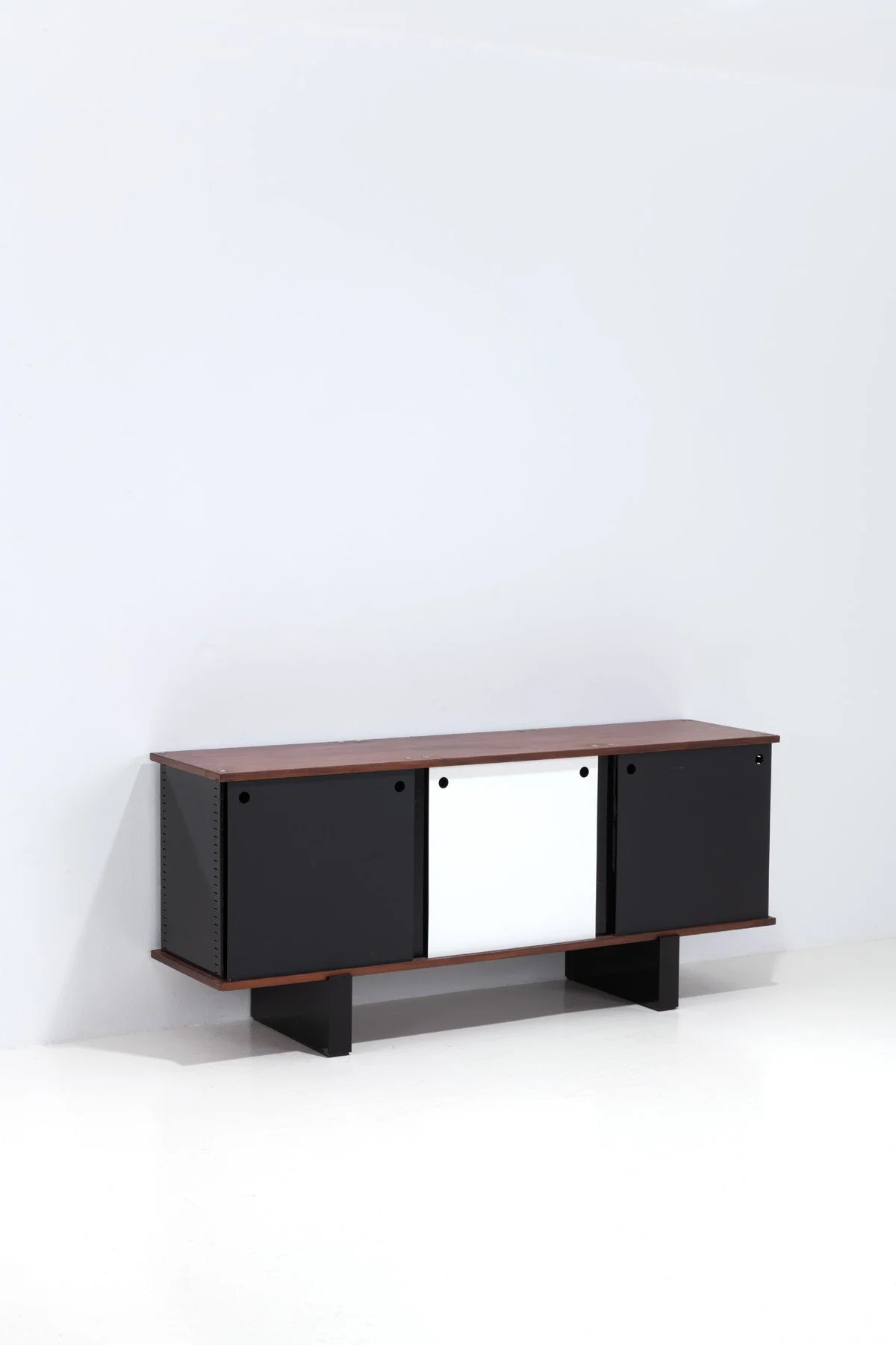  Charlotte Perriand 
 STARTING BID €25k 
 ESTIMATE: €25k–€35k 
 FAIR VALUE →  