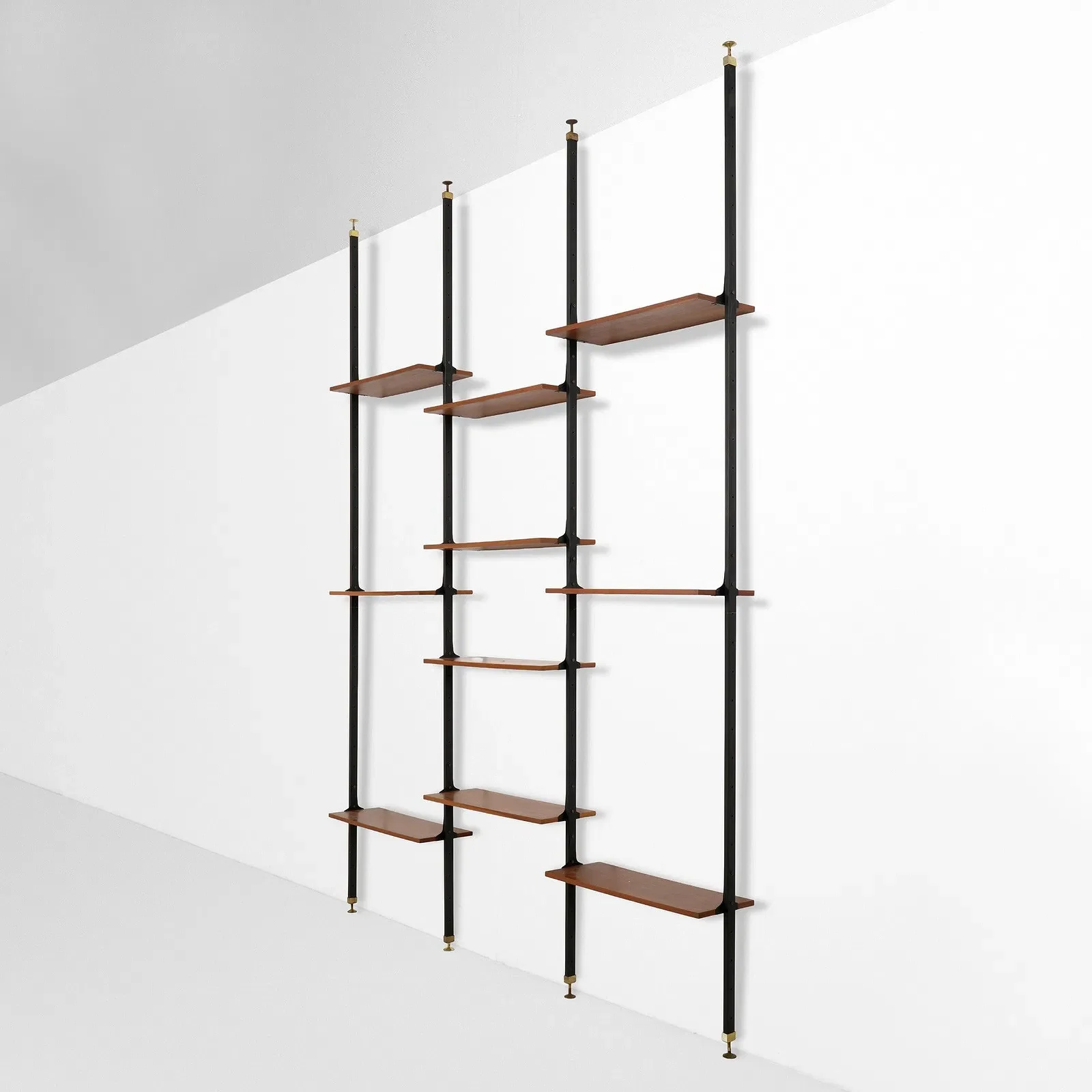  UKNOWN 
 STARTING BID €800 
 ESTIMATE: €800–€1,2K 
 UNDERVALUED ↓ 