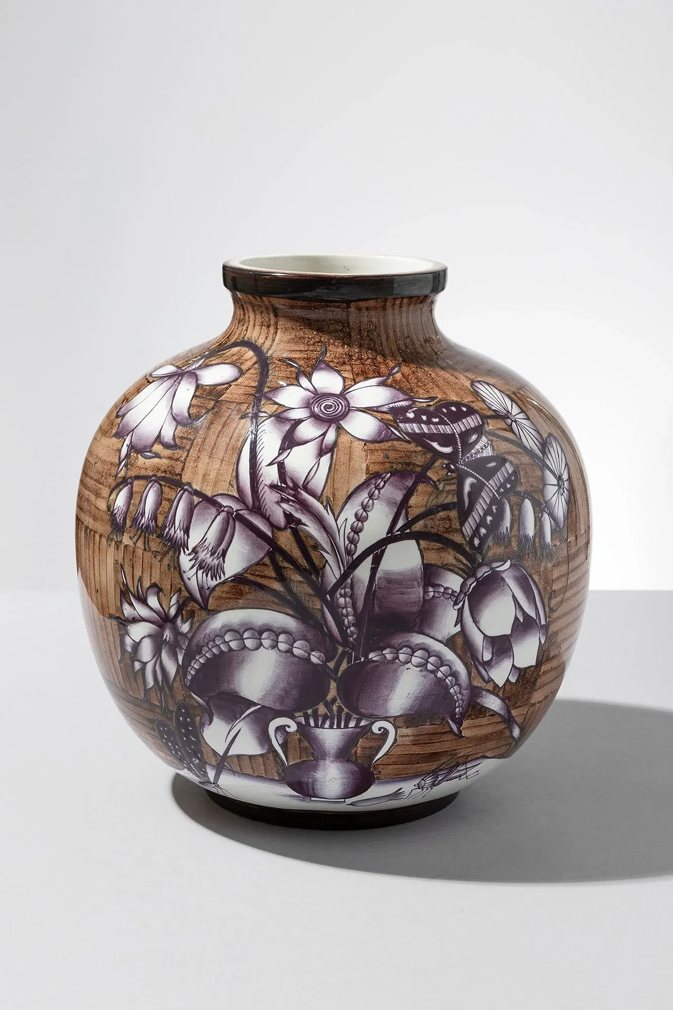 GIO PONTI 
 STARTING BID €4K 
 ESTIMATE: €5K–€5K 
 COLLECTIP FAVOURITE → 