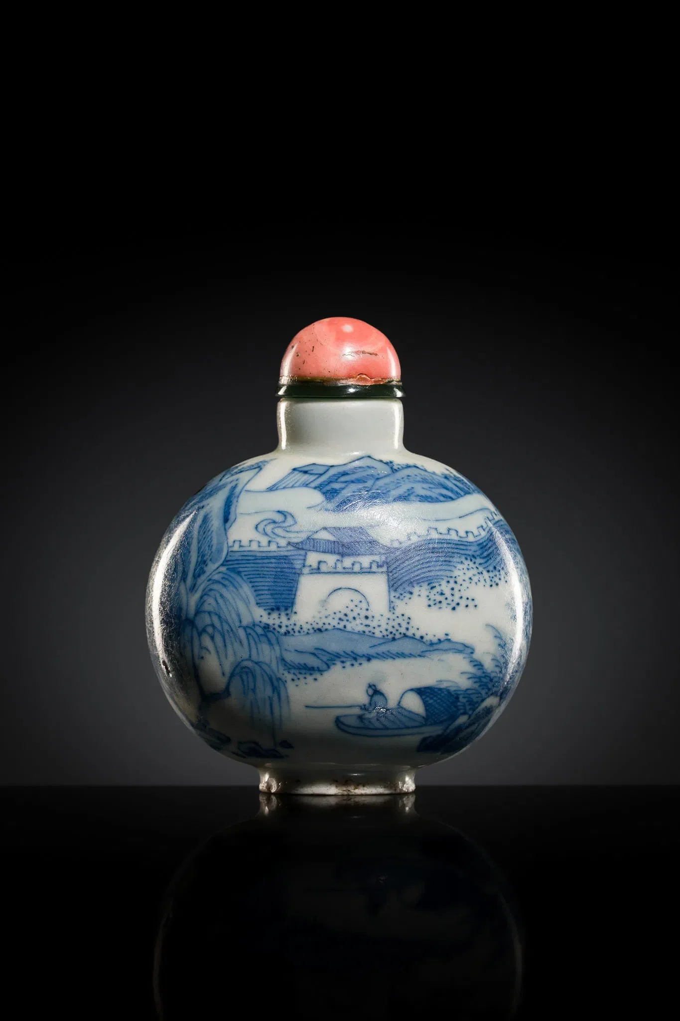  'IDYLLIC LANDSCAPE' PORCELAIN SNUFF BOTTLE, 1750-1850 
 STARTING BID €400 
 ESTIMATE: €400–€800 
 FAIR VALUE → 