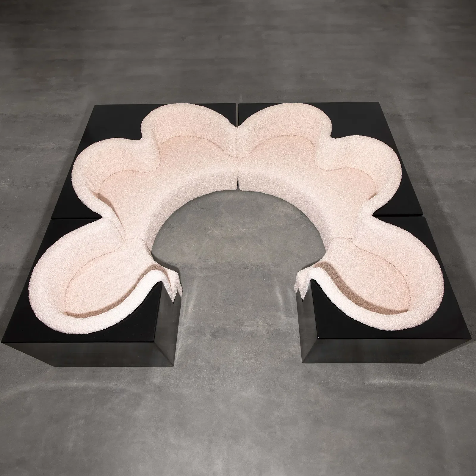  GRUPPO ARCHIZOOM 
 STARTING BID €8K 
 ESTIMATE: €10K–€16K 
 UNDERVALUED ↓  