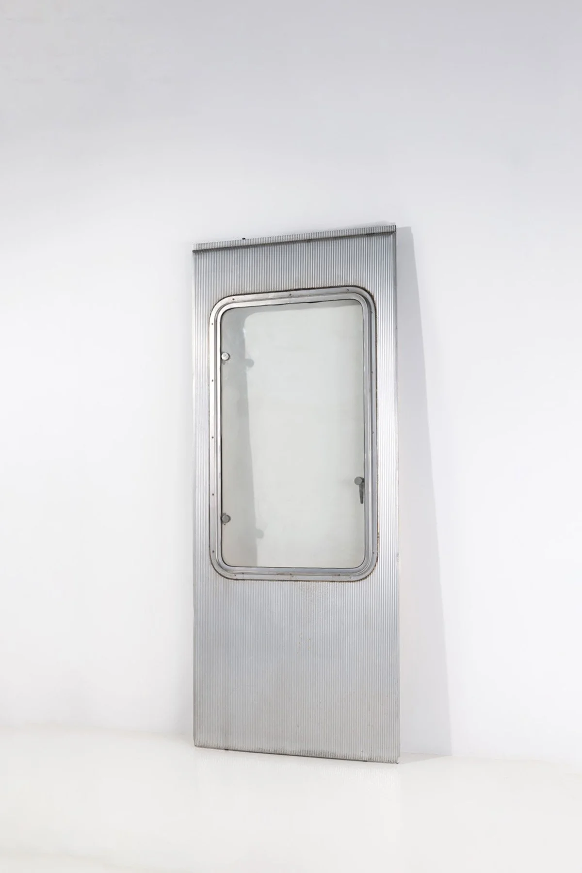  Jean Prouvé 
 STARTING BID €12K 
 ESTIMATE: €12K–€18K 
 UNDERVALUED↓  