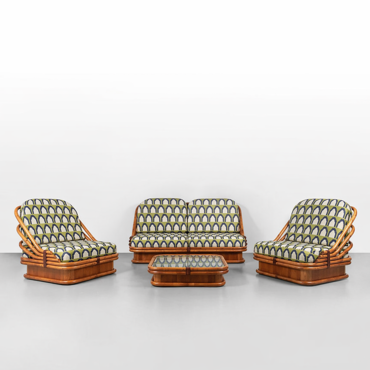  LOUNGE SET  
 STARTING BID €1.5K 
 ESTIMATE: €1.5-3K  UNDERVALUED ↓ 
