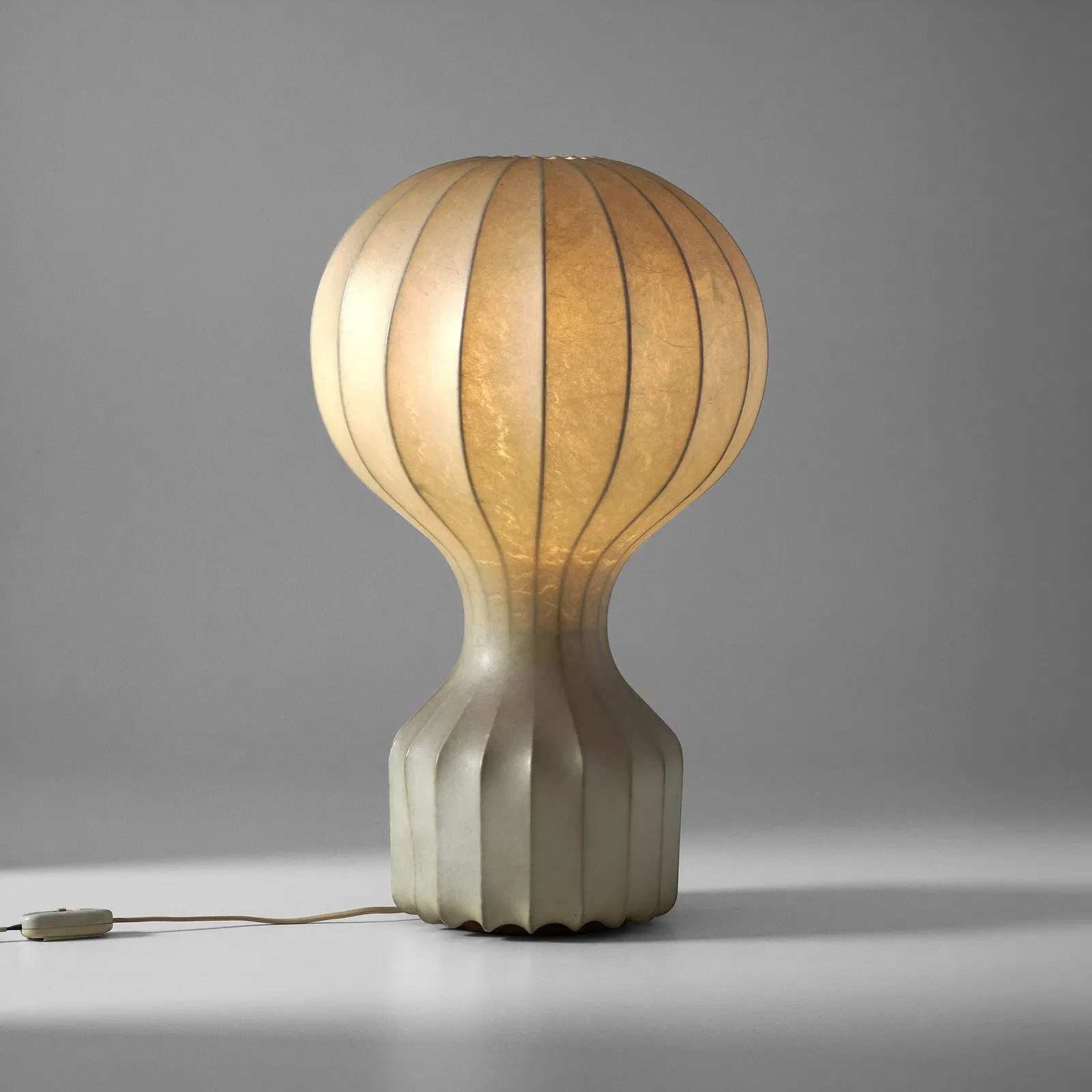  Achille e Piergiacomo Castiglioni 
 STARTING BID €400 
 ESTIMATE: €400–€600 
 UNDERVALUED ↓ 