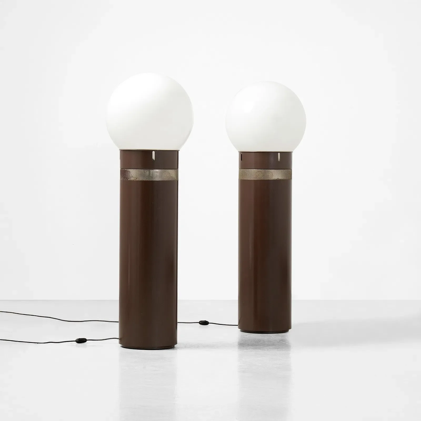  Gae Aulenti 
 STARTING BID €2K 
 ESTIMATE: €2K–€4K 
 UNDERVALUED ↓ 