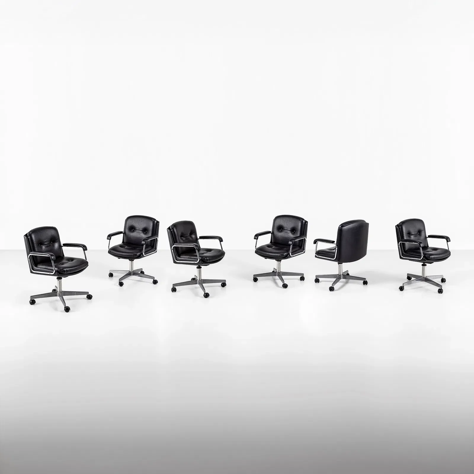  Charles & Ray Eames attr. 
 GET NOW €1.2K 
 ESTIMATE: €1.2K–€1.5K 
