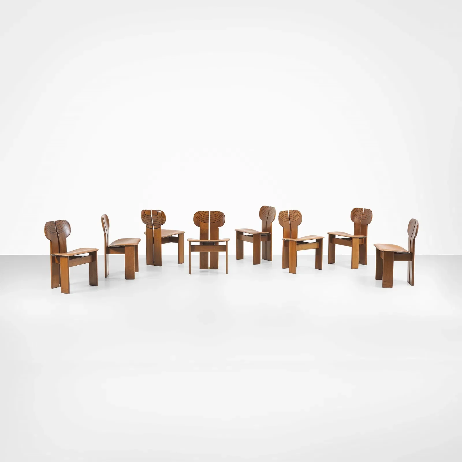  Afra e Tobia Scarpa 
 STARTING BID €15K 
 ESTIMATE: €15K–€20K 
 FAIR VALUE →  