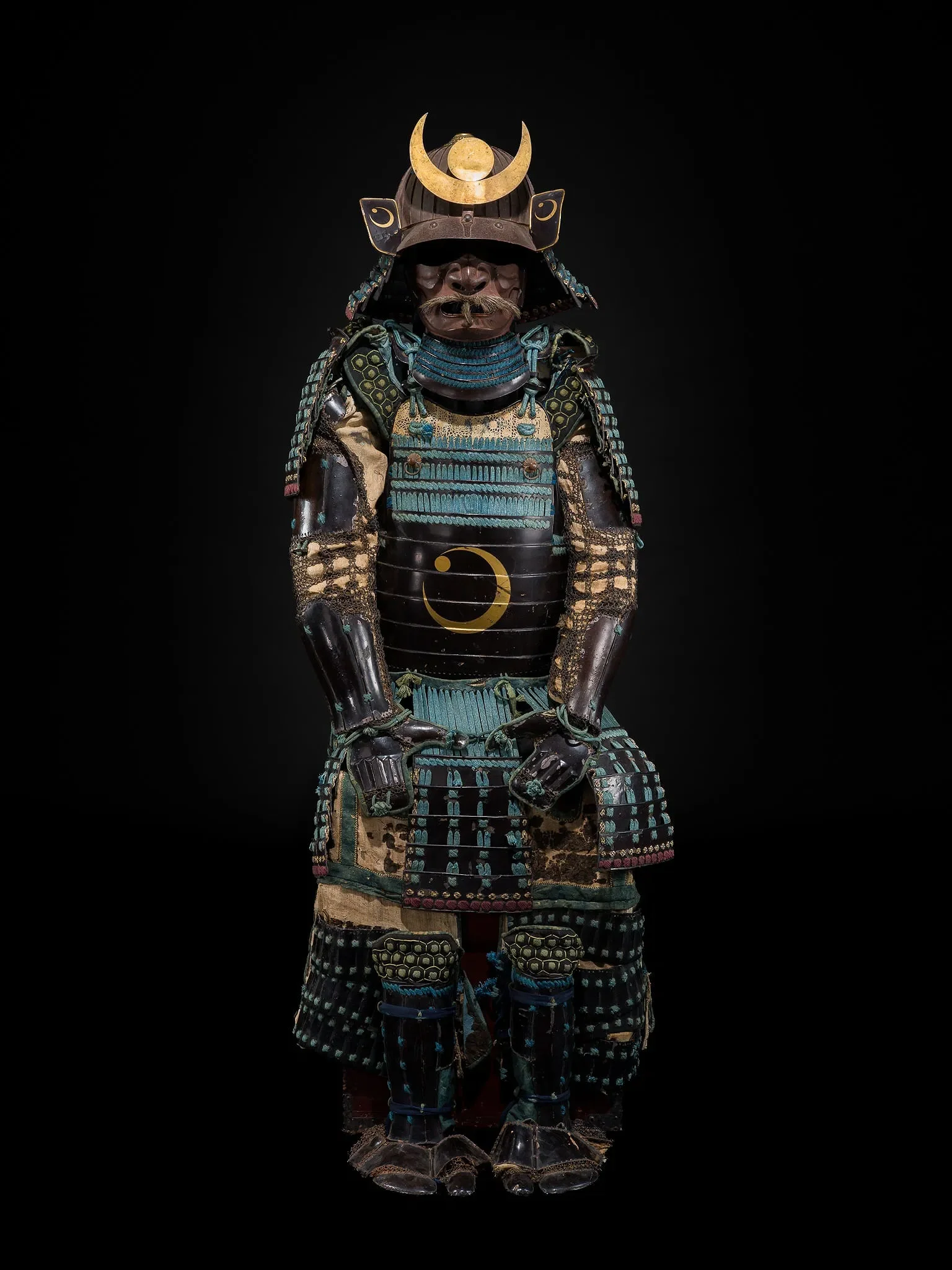  YOKEGAWA NIMAI-DO GUSOKU  AND AN IRON SUJIBACHI KABUTO 
 STARTING BID €3K 
 ESTIMATE: €3–€6k 
 UNDERVALUED ↓ 