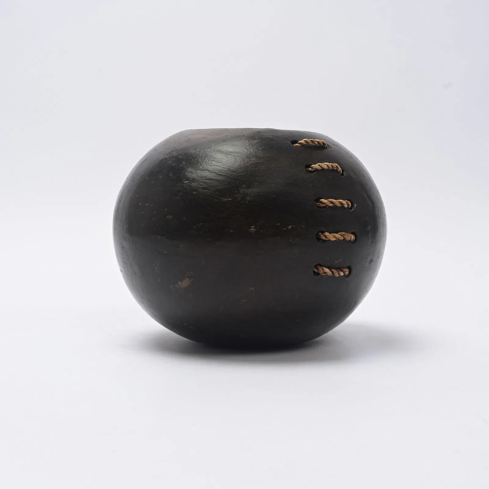  Etni-Tecni Calabash 
 GET NOW €350 
 ESTIMATE: €380–€500 