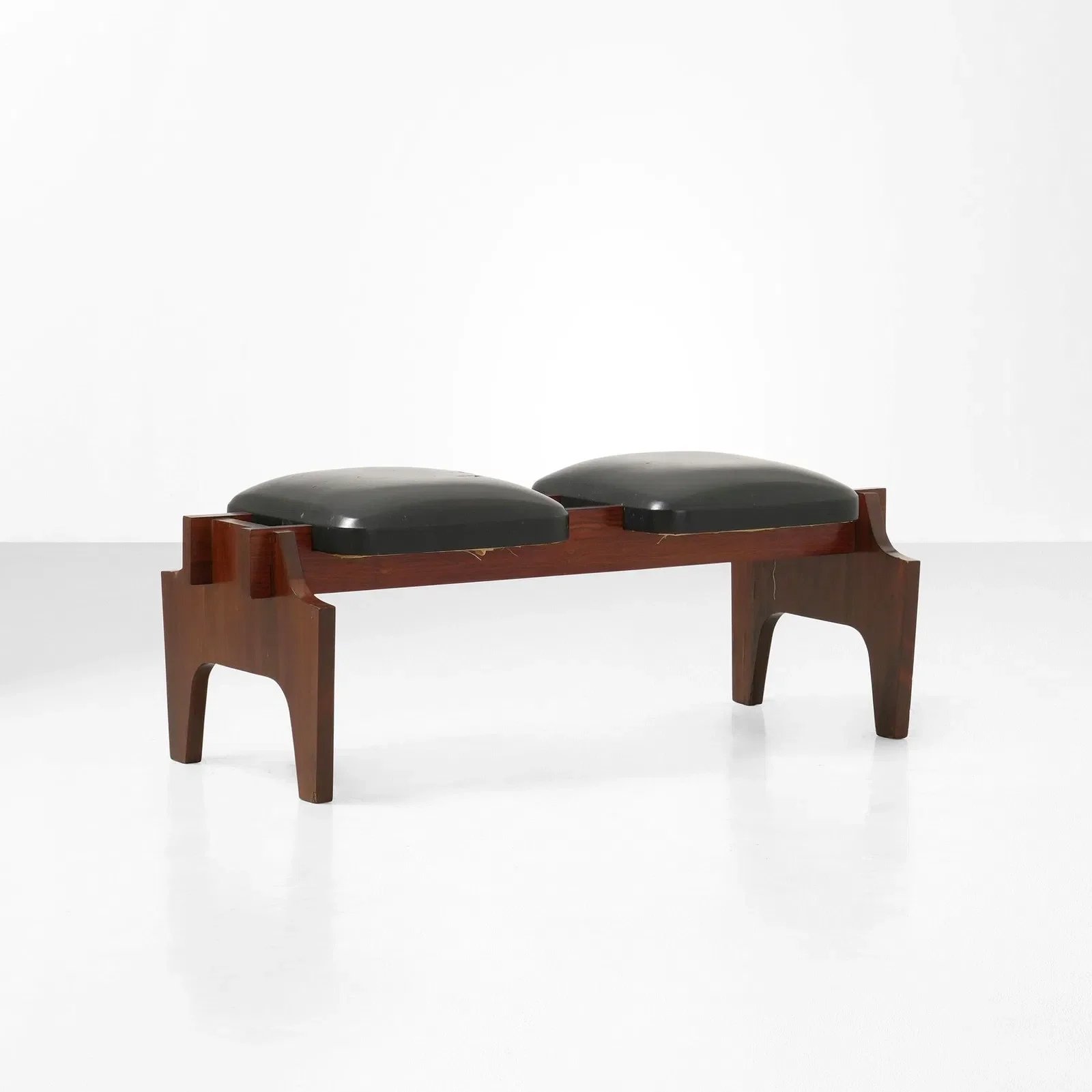  UNKNOWN 
 STARTING BID €600 
 ESTIMATE: €600–€800 
 UNDERVALUED ↓ 