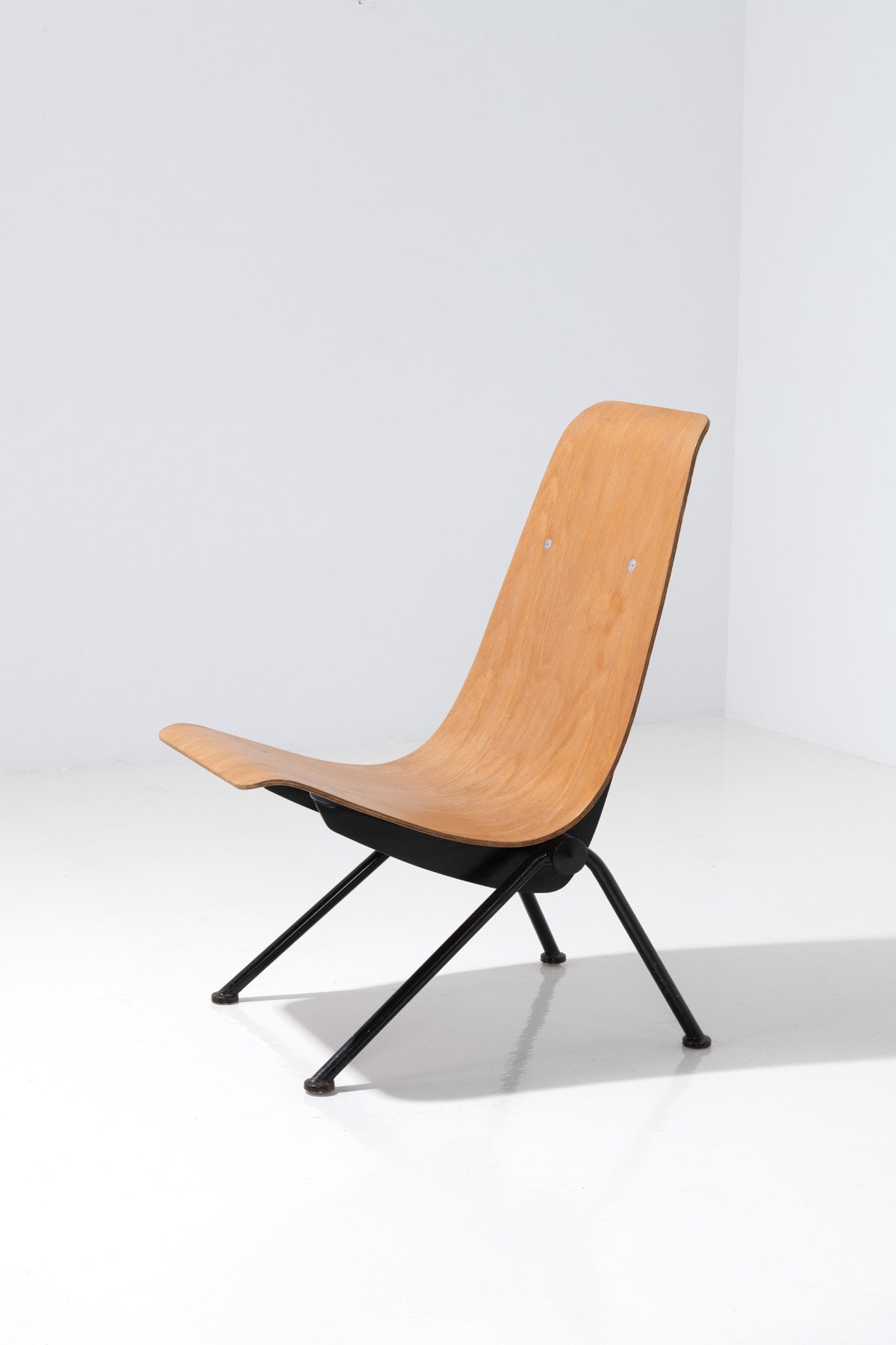  Jean Prouvé 
 STARTING BID €15K 
 ESTIMATE: €15K–€20K 
 FAIR VALUE → 
