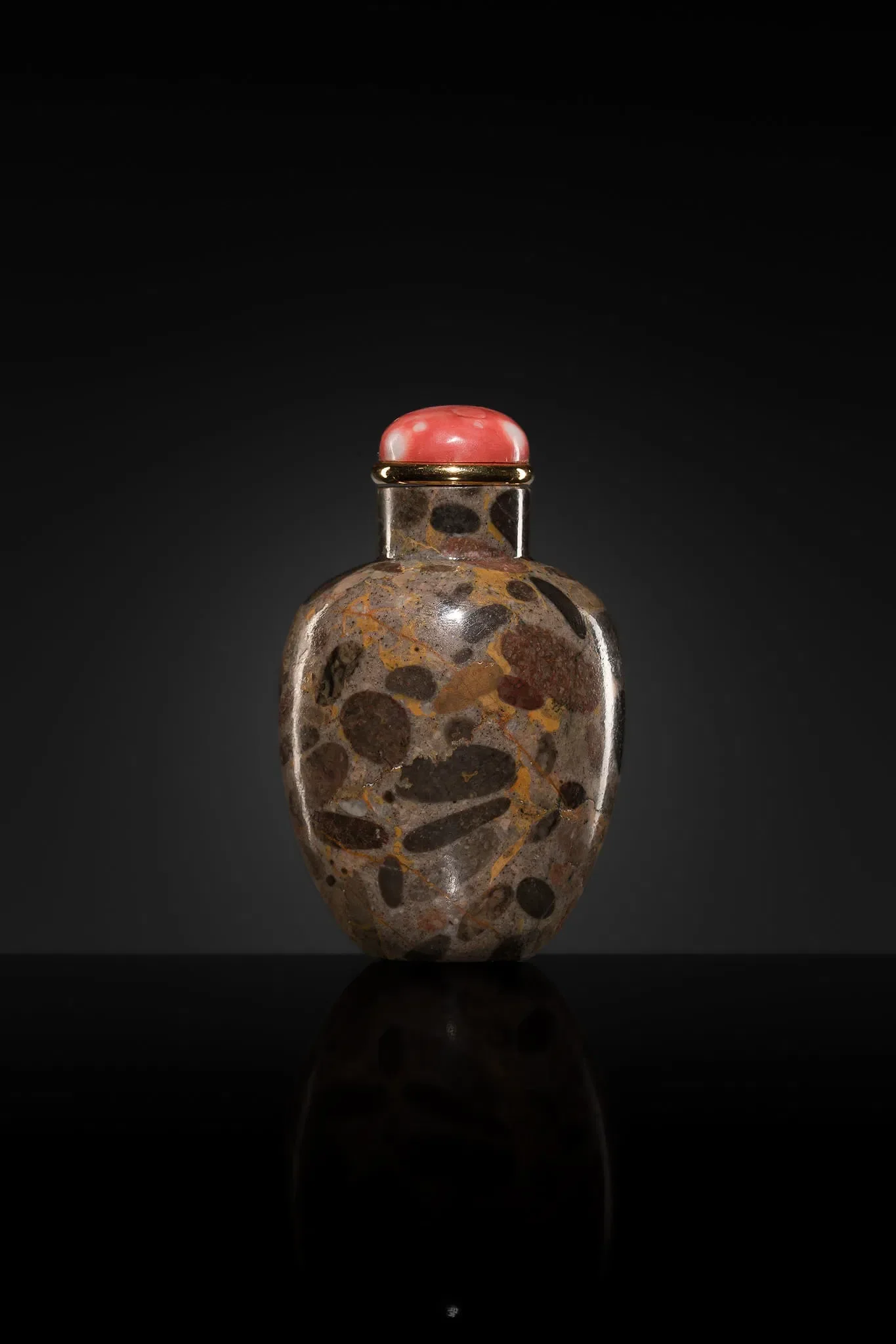  PUDDINGSTONE' SNUFF BOTTLE, 1750-1850 
 STARTING BID €800 
 ESTIMATE: €800–€1.6k 
 FAIR VALUE → 