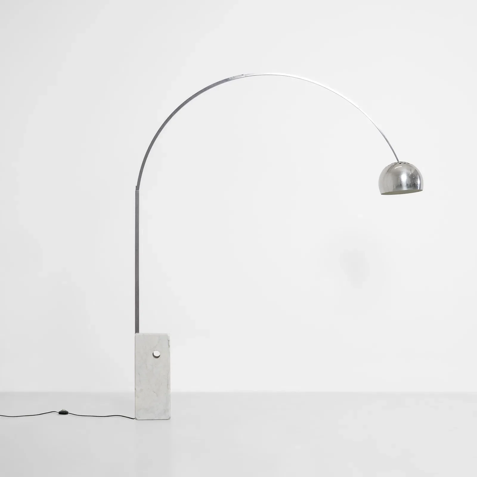  Achille e Piergiacomo Castiglioni 
 STARTING BID €800 
 ESTIMATE: €800–€1,2K 
 UNDERVALUED ↓ 