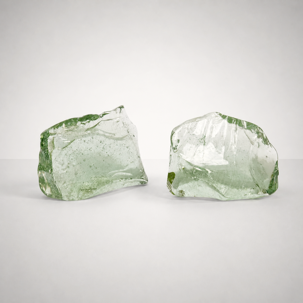  FONTANA ARTE BOOKENDS 
 STARTING BID €700 
 ESTIMATE: €800–€1.1K 
 FAIR VALUE → 