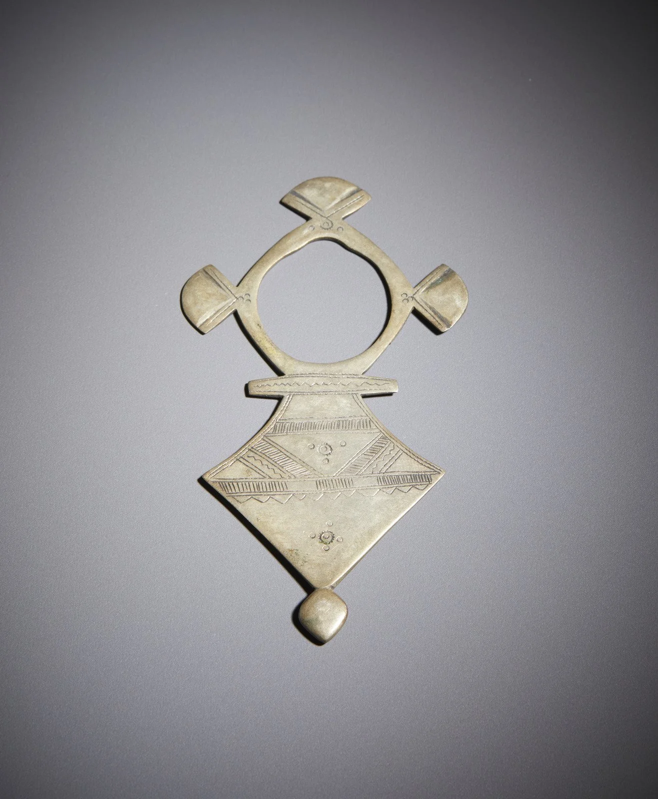  Tuareg silver artefact 
 STARTING BID €160 
 ESTIMATE: €250–€350 
 UNDERVALUED ↓ 