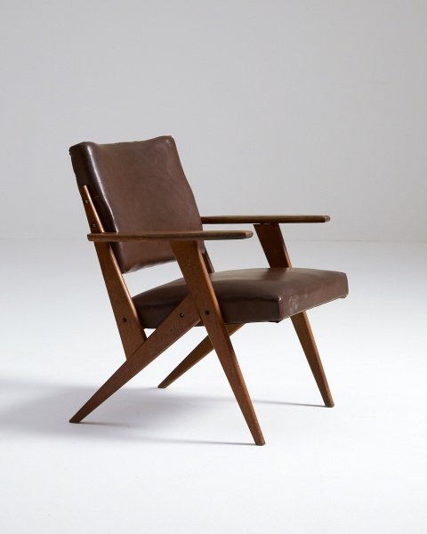  josé Zanine Caldas 
 STARTING BID €1k 
 ESTIMATE: €7–€8k 
 UNDERVALUED ↓ 