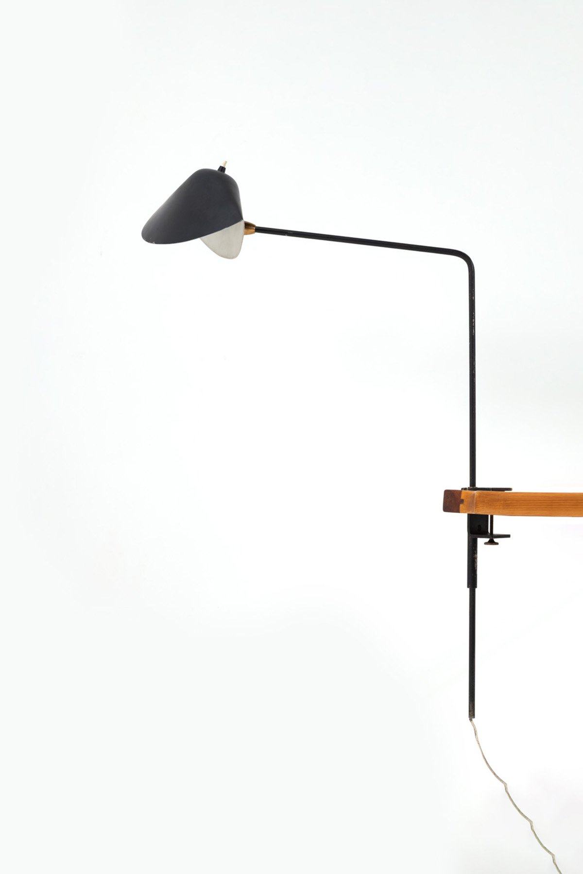  Serge Mouille 
 STARTING BID €4K 
 ESTIMATE: €4K–€6K 
 FAIR VALUE → 