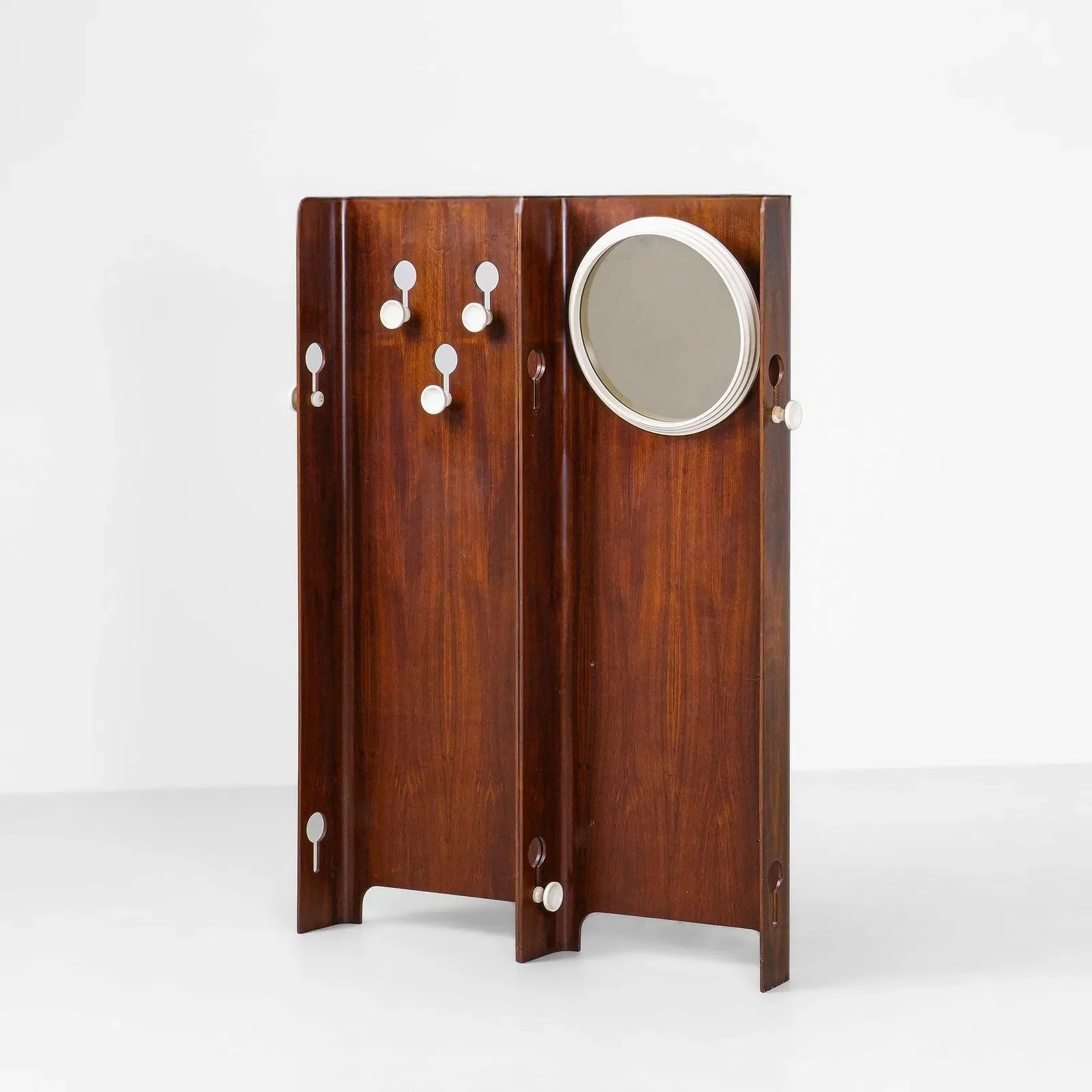   FIARM 
 STARTING BID €200 
 ESTIMATE: €250–€300 
 UNDERVALUED ↓ 