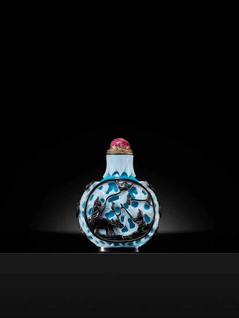  SNUFF BOTTLE, 1780-1840 
 STARTING BID €1K 
 ESTIMATE: €1–€2k 
 FAIR VALUE → 