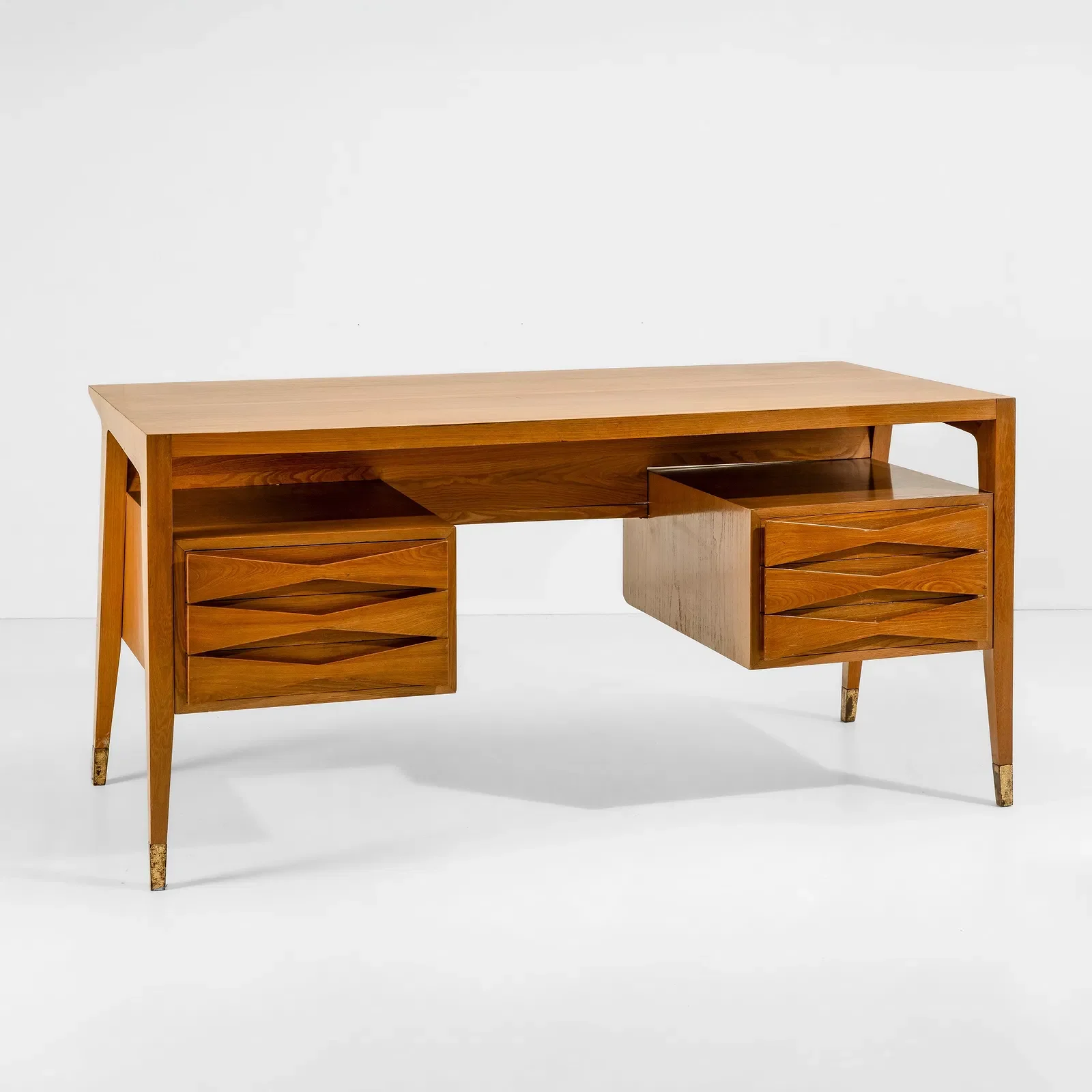   GIO PONTI  
 GET NOW €15K 
 ESTIMATE: €15K–€20K 