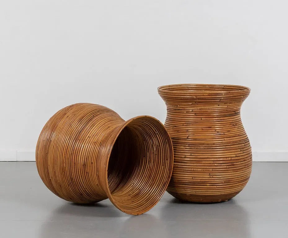  VASES  
 STARTING BID €300 
 ESTIMATE: €400-1K  UNDERVALUED ↓ 