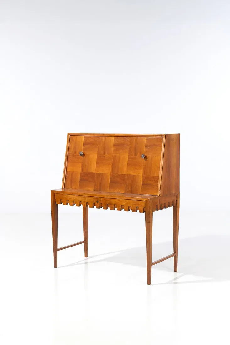  Osvaldo Borsani 
 STARTING BID €4K 
 ESTIMATE: €4K–€6K 
 FAIR VALUE → 