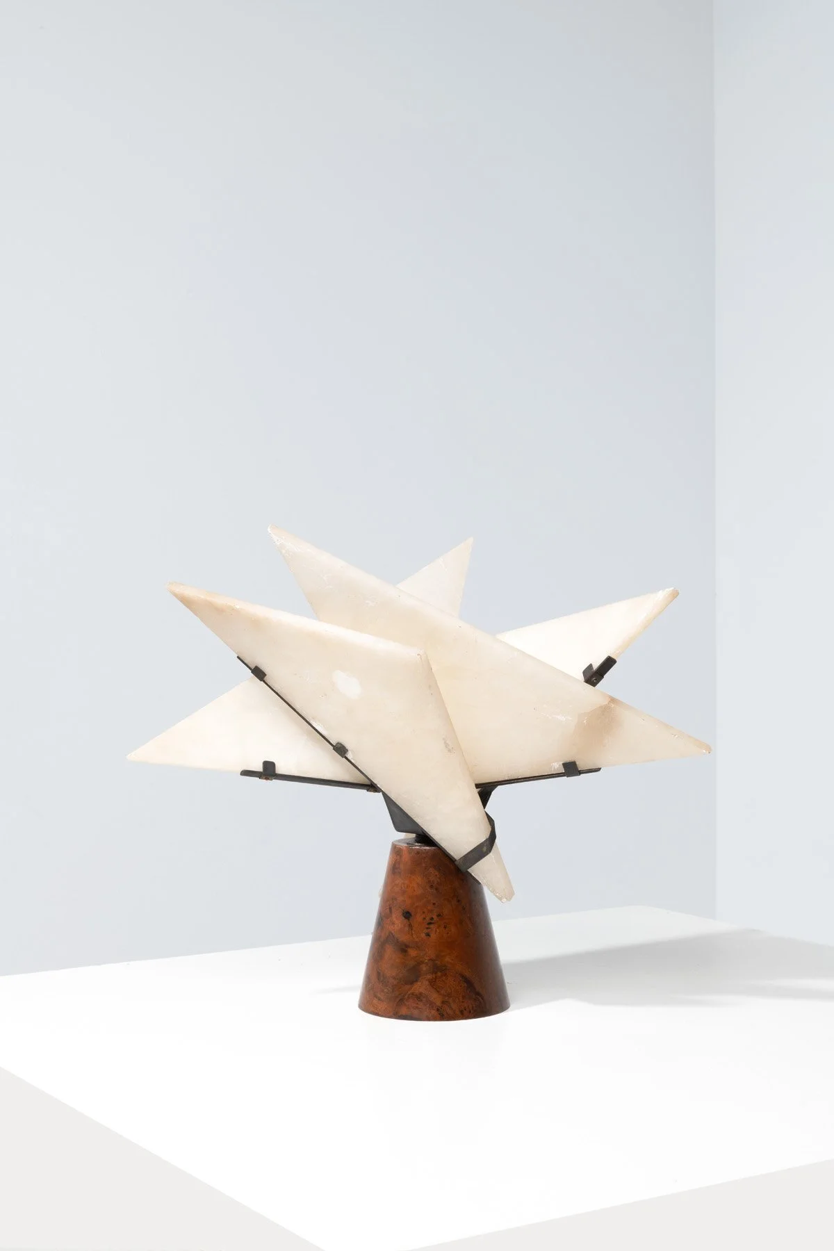  Pierre Chareau 
 STARTING BID €60K 
 ESTIMATE: €60K–€90K 
 COLLECTIP FAVOURITE →  