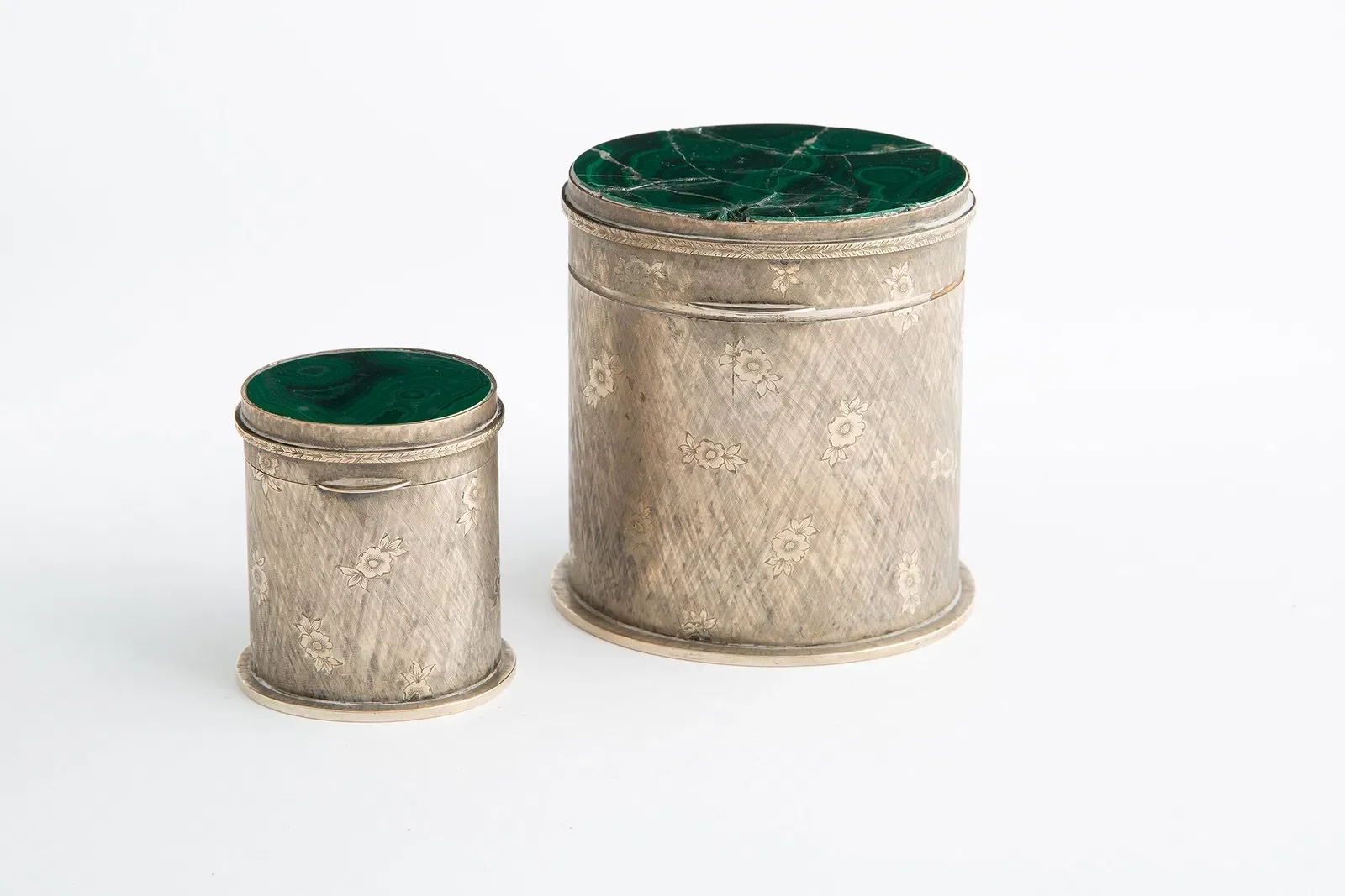   Cigarette Silver holders 
 STARTING BID €250 
 ESTIMATE: €340–€450 
 COLLECTIP FAVOURITE ↓  