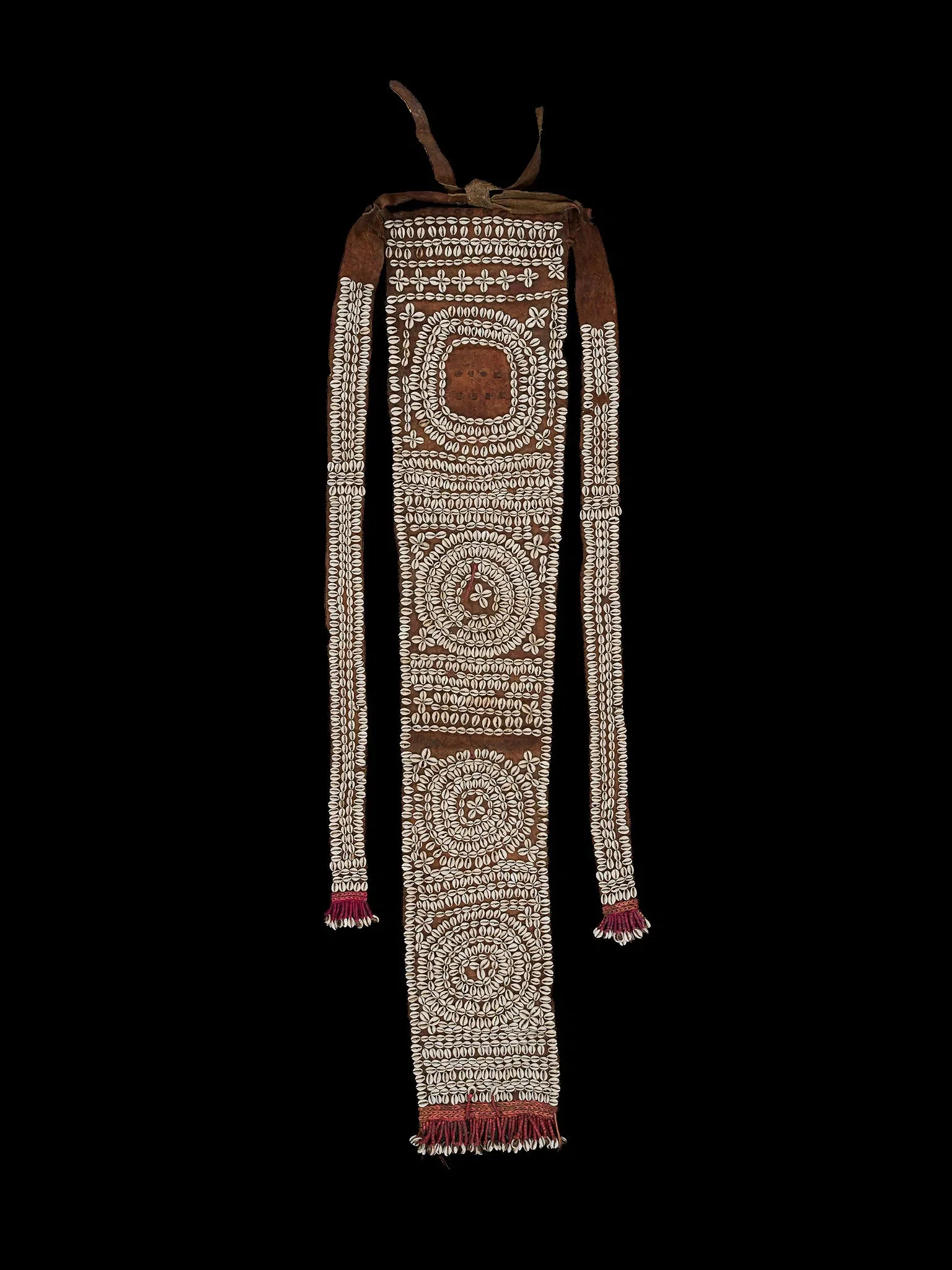  WEDDING HEADDRESS, OROMO PEOPLE, ETHIOPIA, EARLY TO MID-20TH CENTURY 
 STARTING BID €500 
 ESTIMATE: €500–€1k 
 UNDERVALUED ↓ 