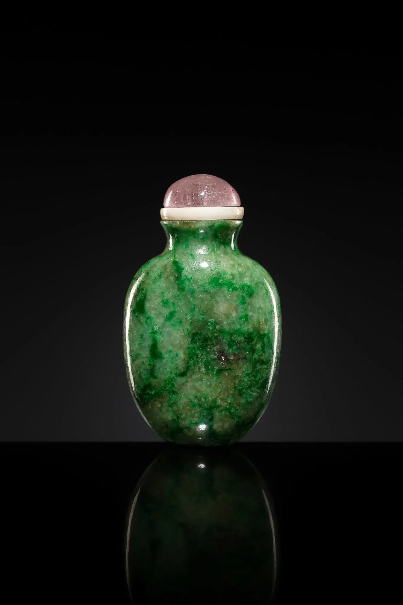  JADEITE SNUFF BOTTLE, 1780-1880 
 STARTING BID €600 
 ESTIMATE: €600–€1.2k 
 FAIR VALUE → 