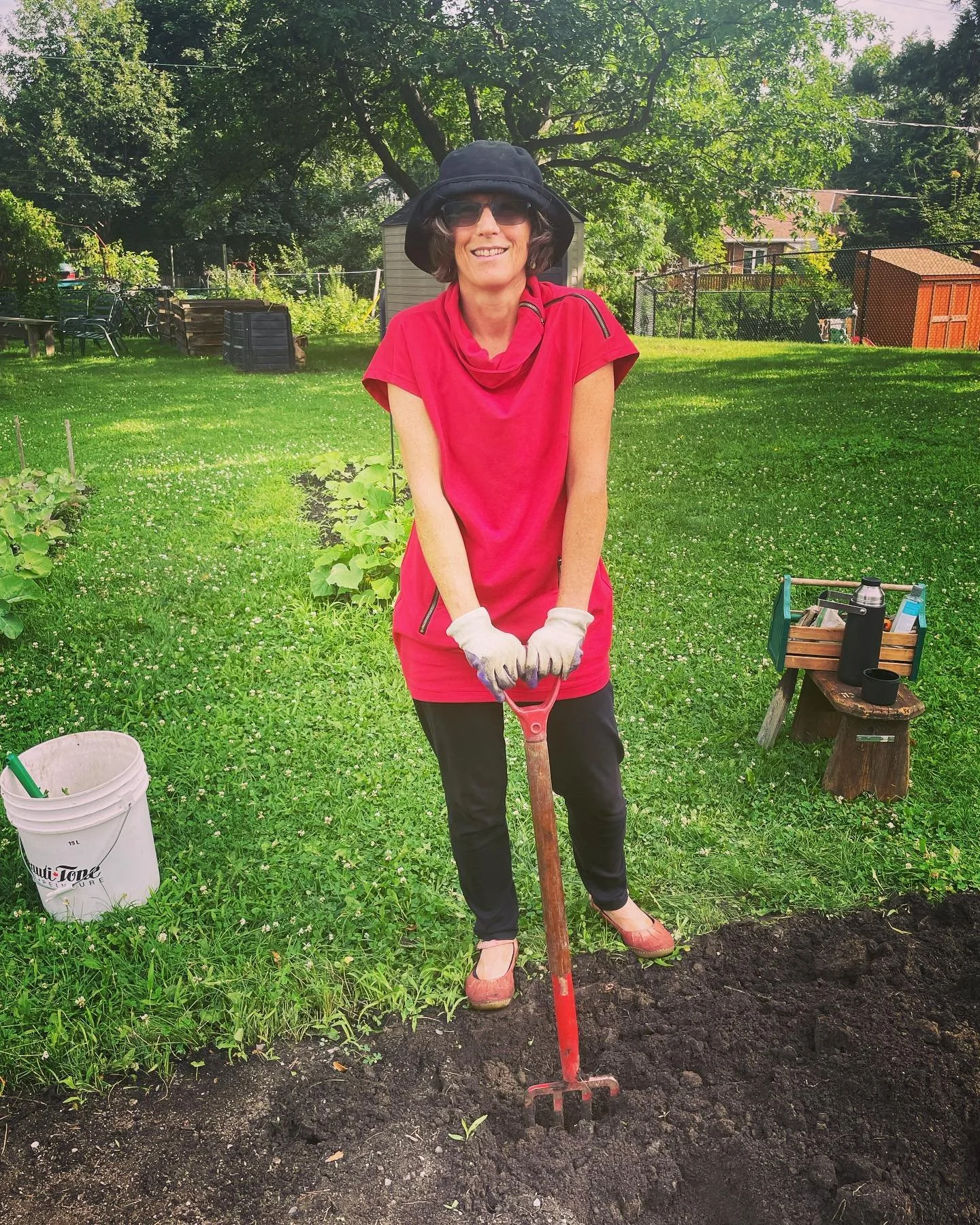 ✨Meet Janet, one of the Vice Presidents at AVCA. Did you know about the community gardens on the front lawns at St Thomas the Apostle church? Last year these gardens produced 170 kg of produce for local food banks. In this photo you can see the fabul