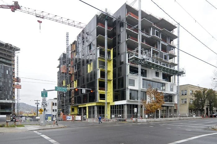 Curtainwall up at Block75