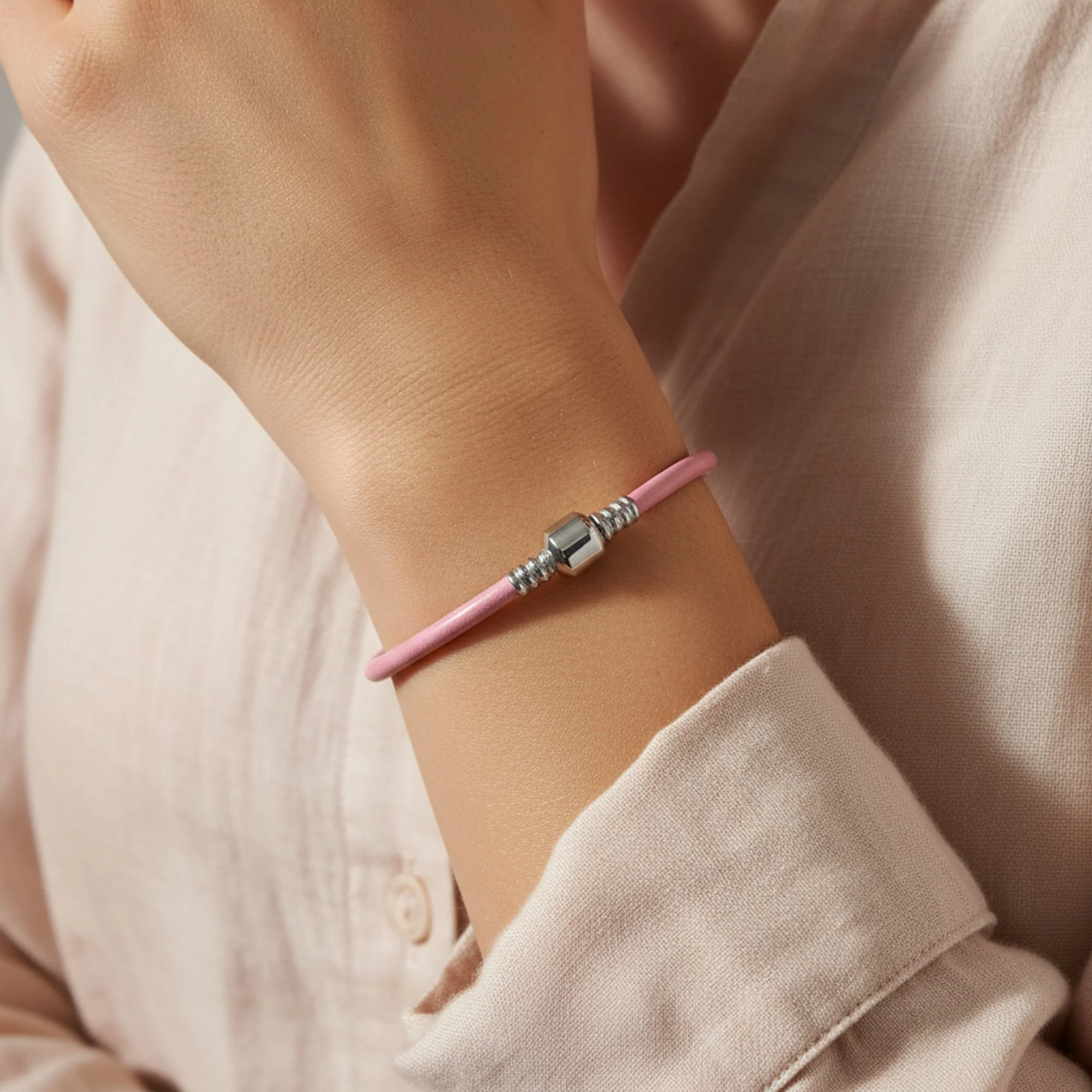 silver-pink-leather-barrelclasp-bracelet_pbx-hc-07-pink-17cm-bj-az_model.jpg
