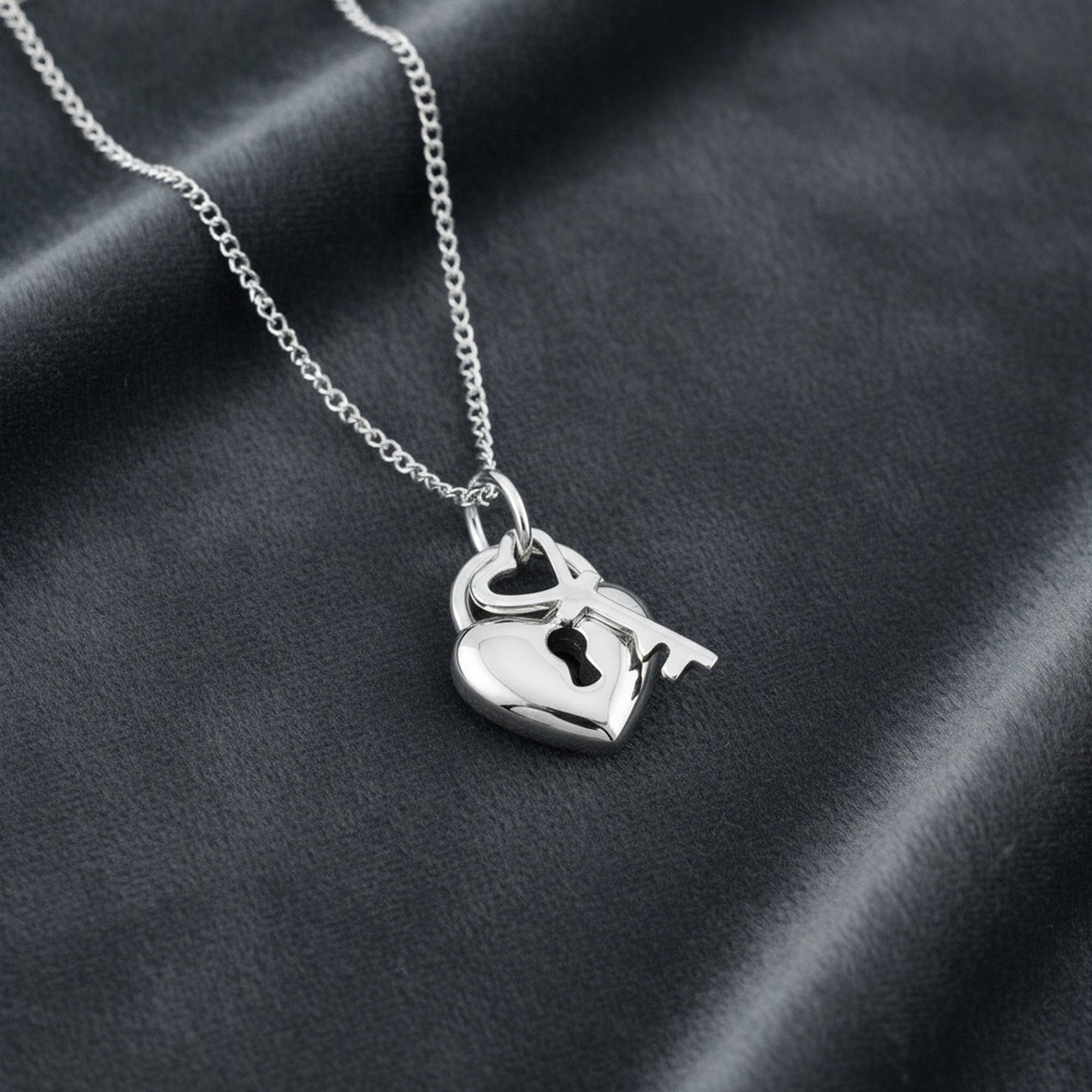 heart-key-silver-pendant-necklace-lock-pmr-p11894_flatlay.jpg