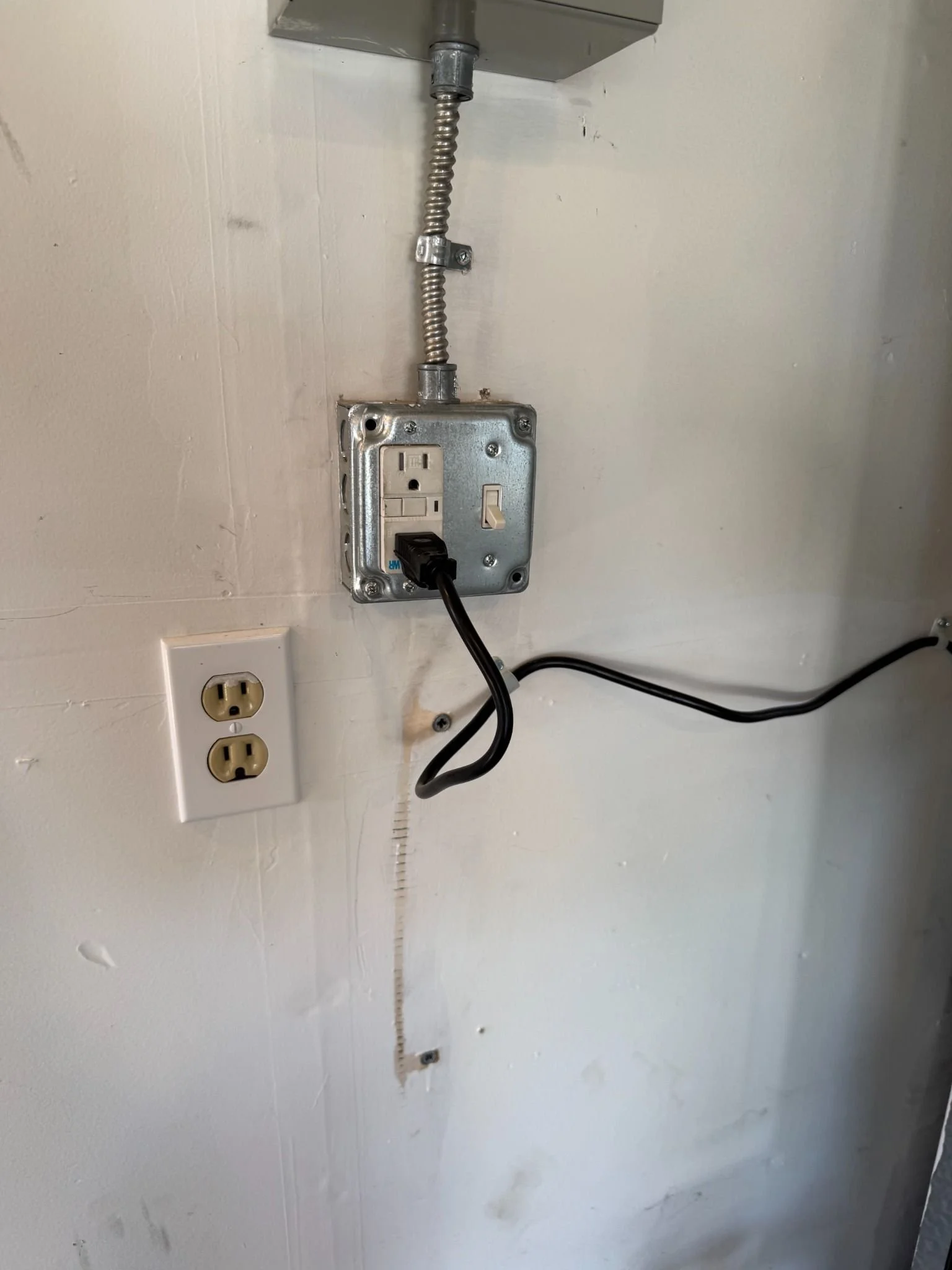 garage-gfci-switch-electrical-installation-lakewood.jpg