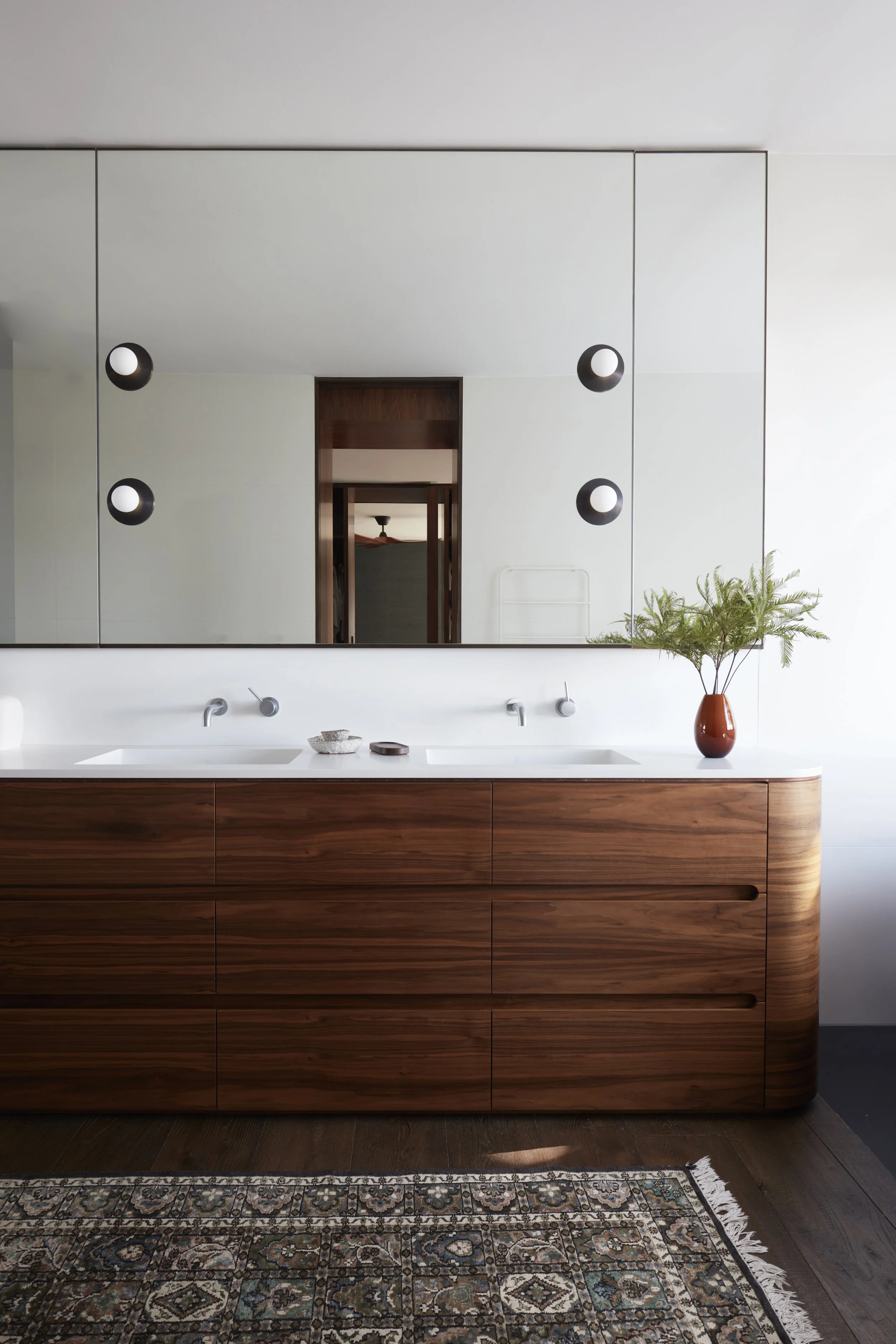 22 Rawson Rose bay2440 2.jpg