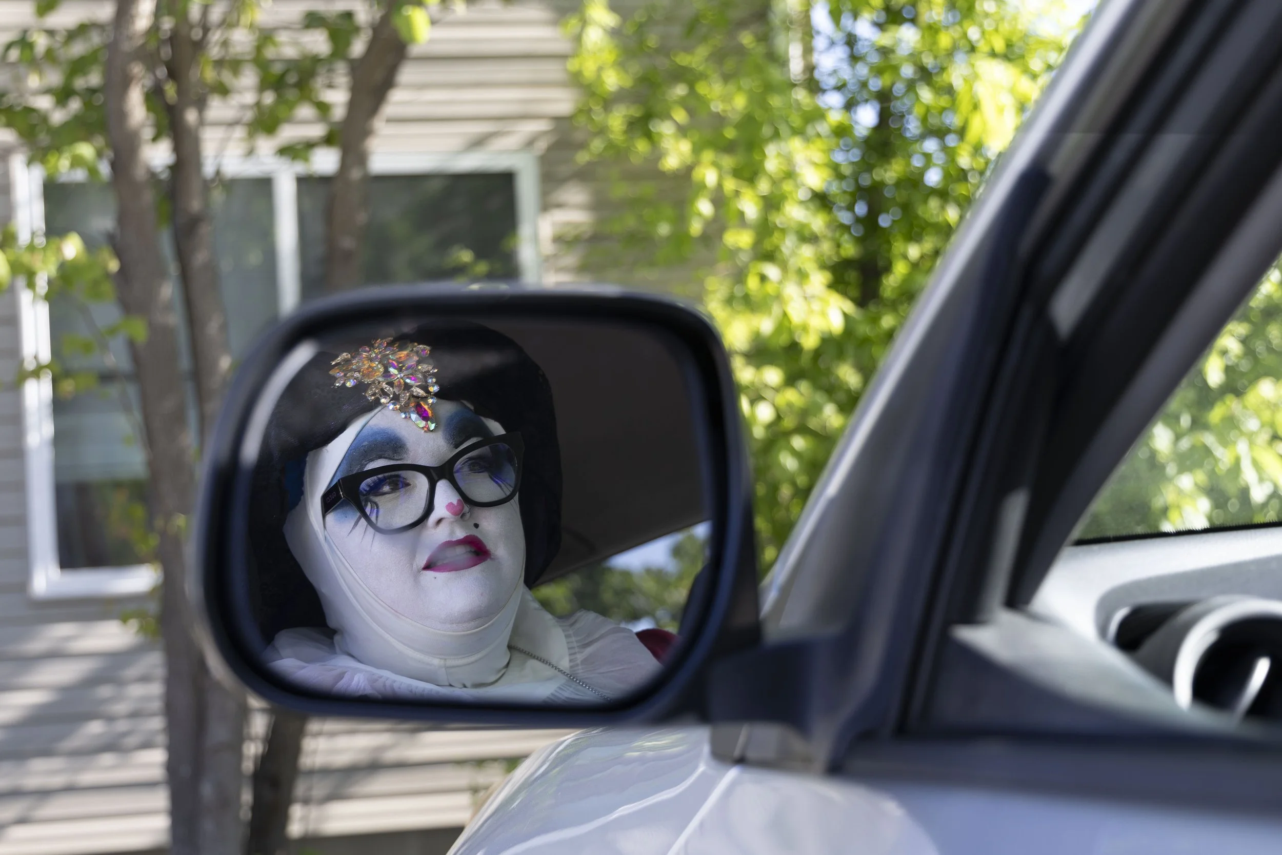 Christina Ivey leaves her apartment to go volunteer at the Hunger Sale May 1, 2026 outside her home in Carbondale, Illinois. 