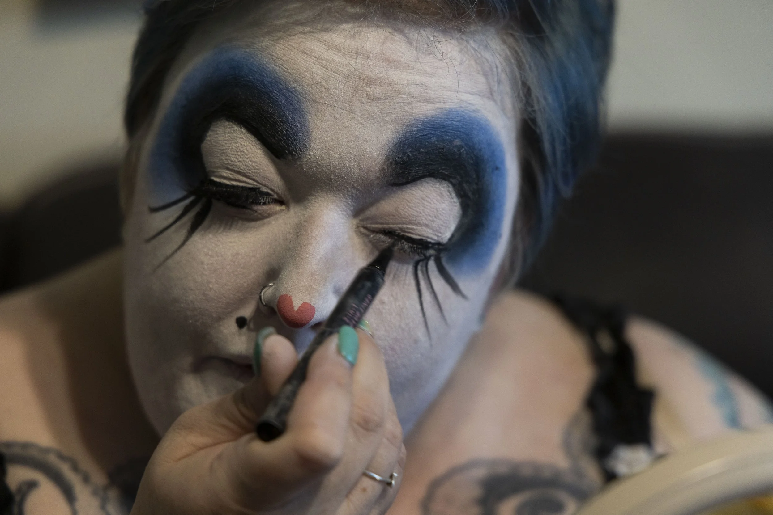 Christina Ivey applies eye liner to manifest Sister Bernadette for the Hunger Sale May 1, 2026 at her home in Carbondale, Illinois. 