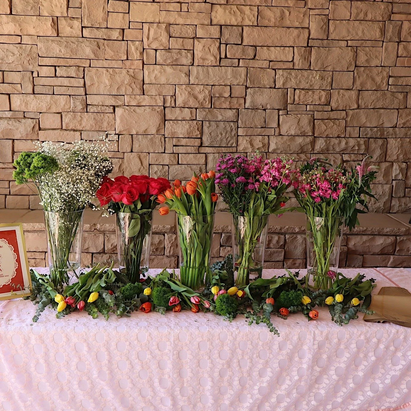Bridal Showers are our jam, and flower bars are the icing on the cake...or should we say, the petals on the bouquet? 💐

#bridalshower #defianceridge #flowerbar #bridalshowerinspo #vineyardlifestyle #weddingvenue