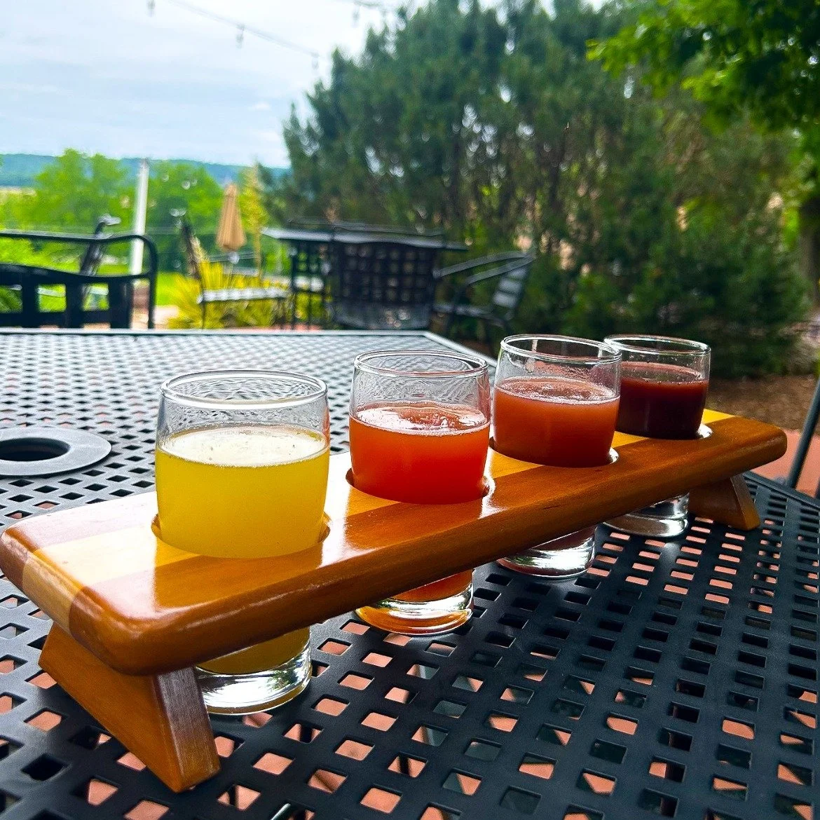 Weekday alert! 🍹 

Our Mimosa Flights, made with fresh fruit purees &amp; no added sugars, might just make you want to reschedule work. 

Try Pineapple, Watermelon, Strawberry, Blackberry or try them all in a flight! 🍓

(Flights are only available 