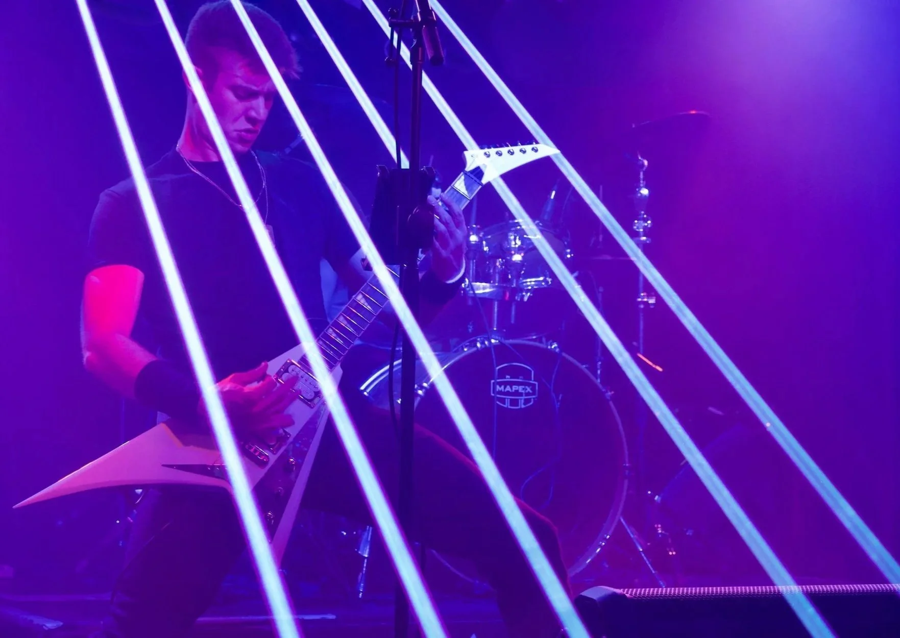 Johnny Iodice performing at Dingbatz with lasers and purple lights.