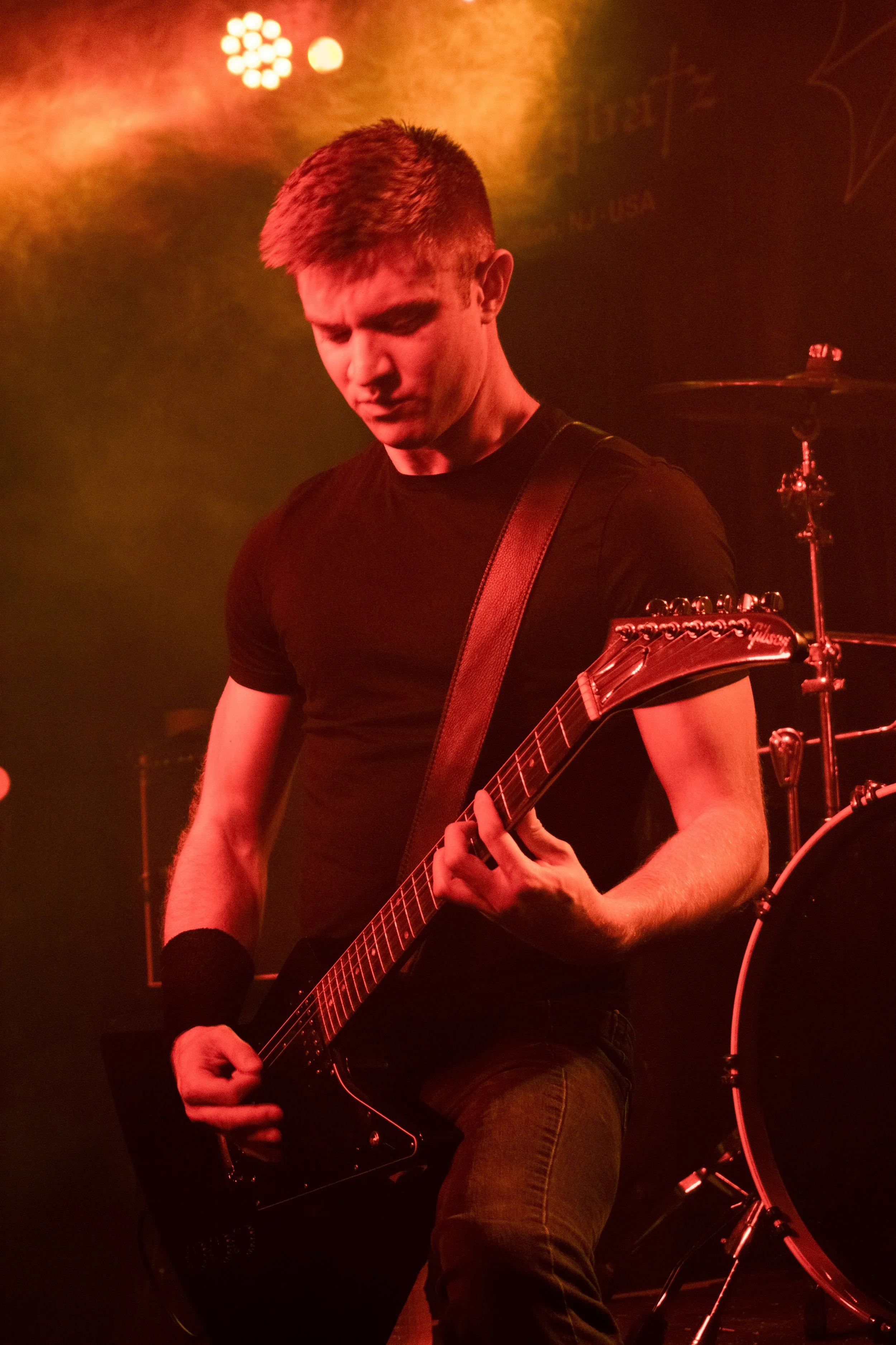 Frontman Johnny Iodice performing on stage at Dingbatz 