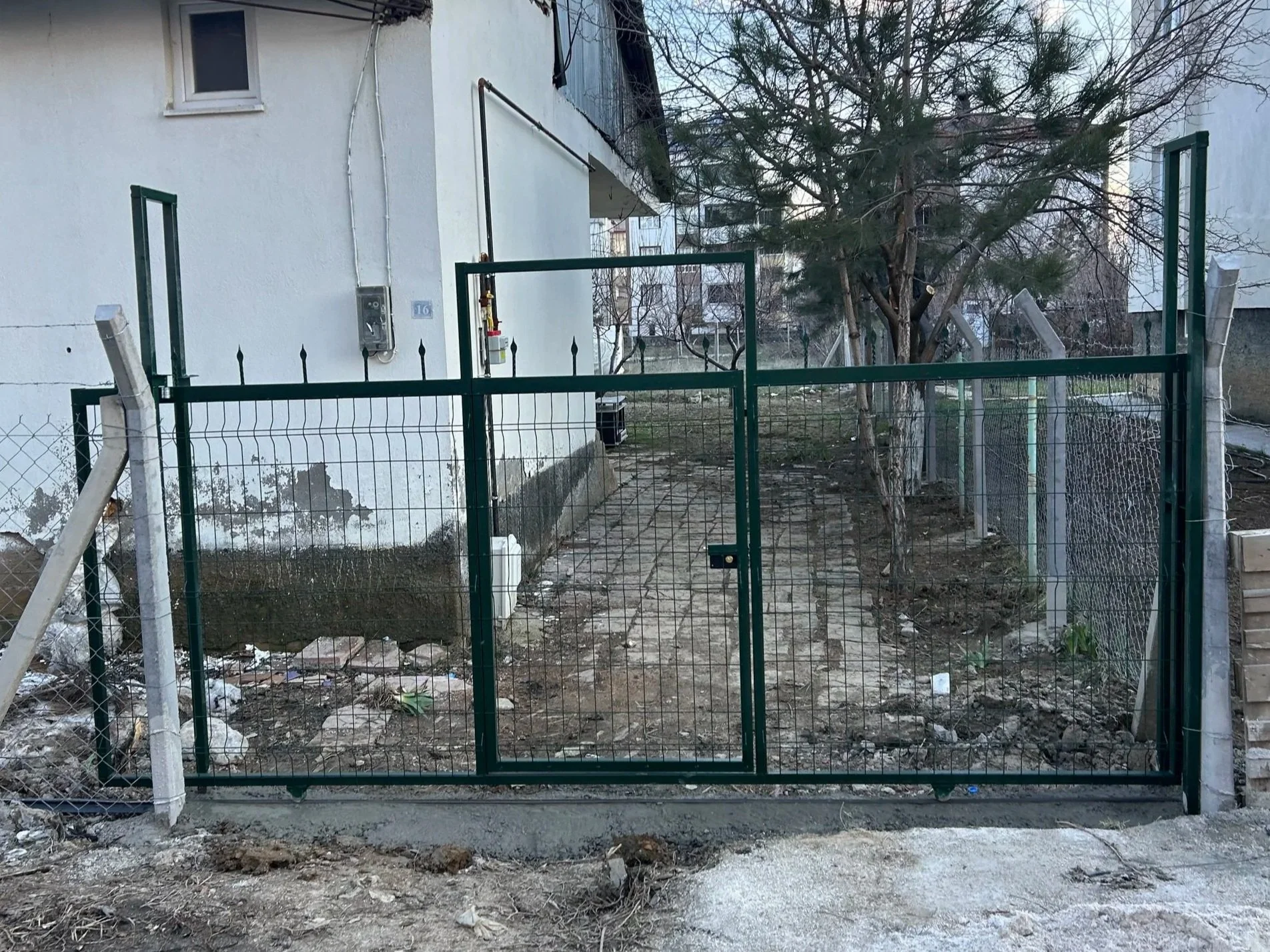 DEKORATİF BAHÇE KAPISI