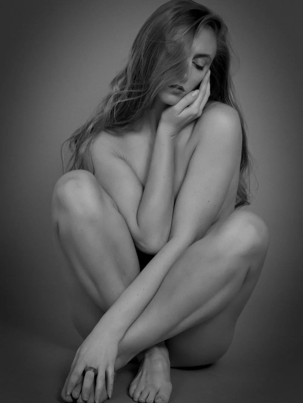 Femininity is not fragile. It is fierce, layered, and deeply human. This session was a celebration of exactly that: raw, real, and utterly beautiful. Honoured to have created this with the incredible @bethkateeee