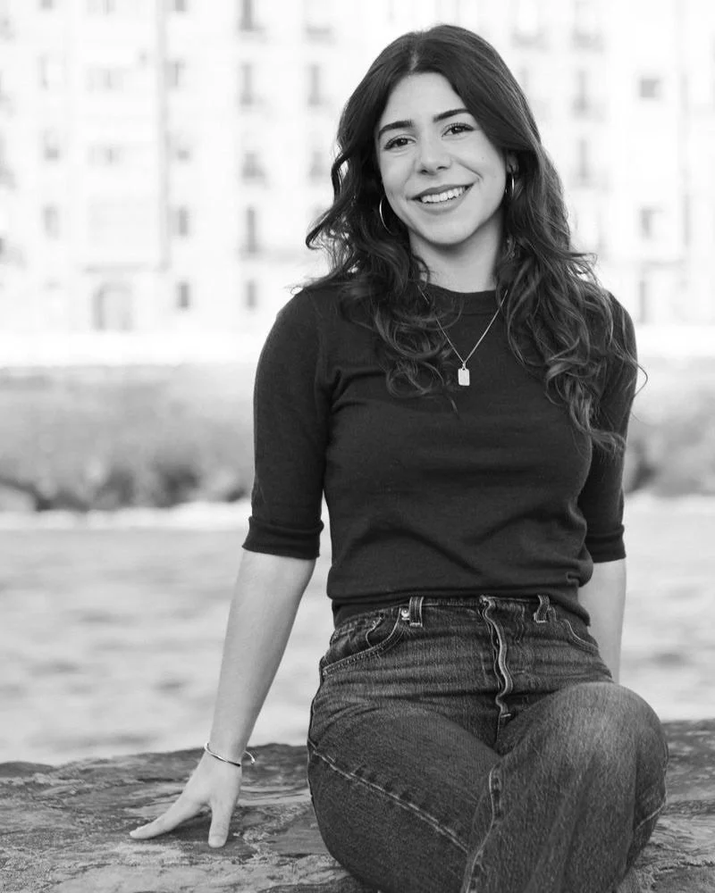 I met Noa in San Sebastian, we created photos for her portfolio, and walked the streets of San Sebastian and let the city do the work.
Interested in a portrait or portfolio session? Send a DM