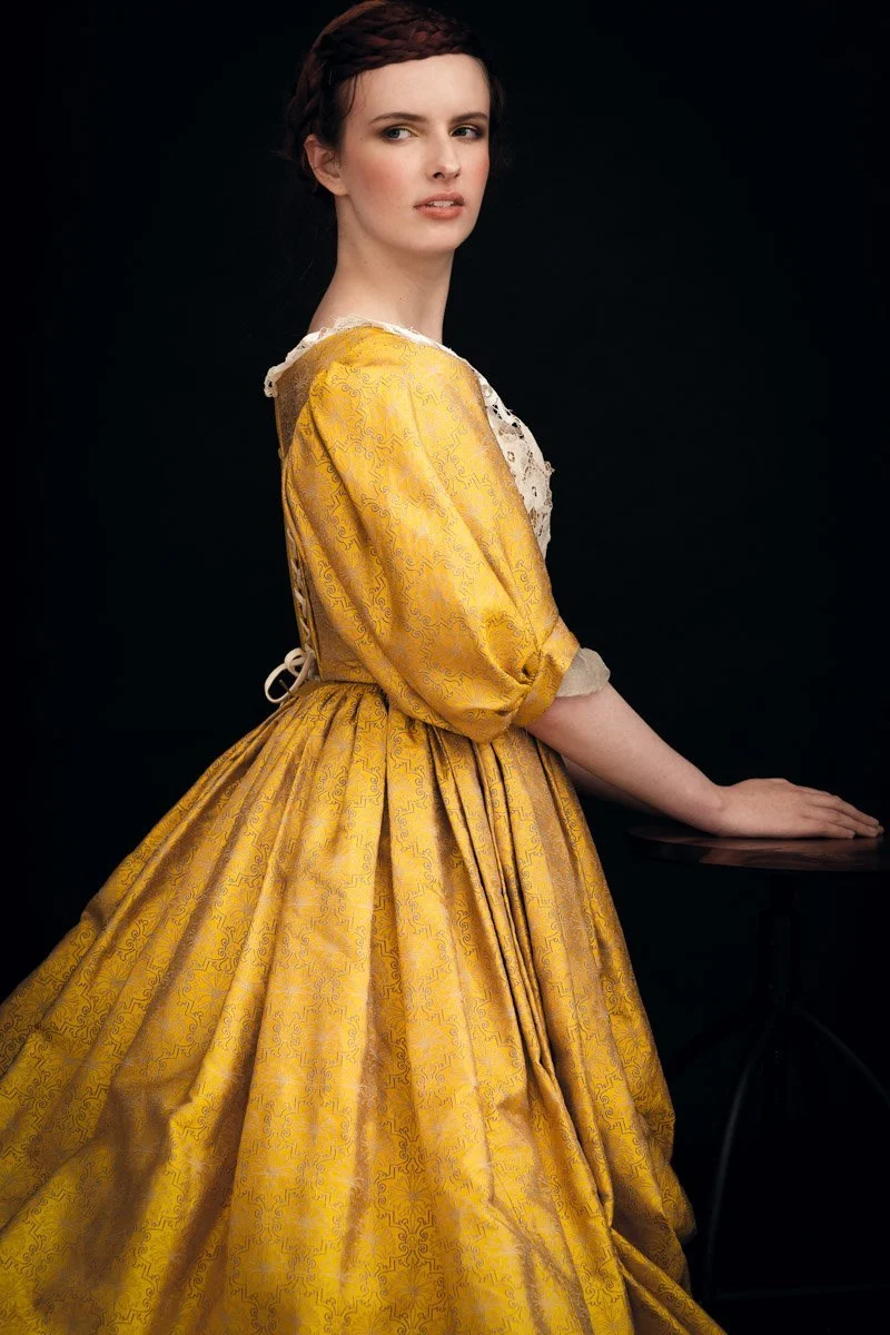 A woman in quiet rebellion - The girl with the golden dress
