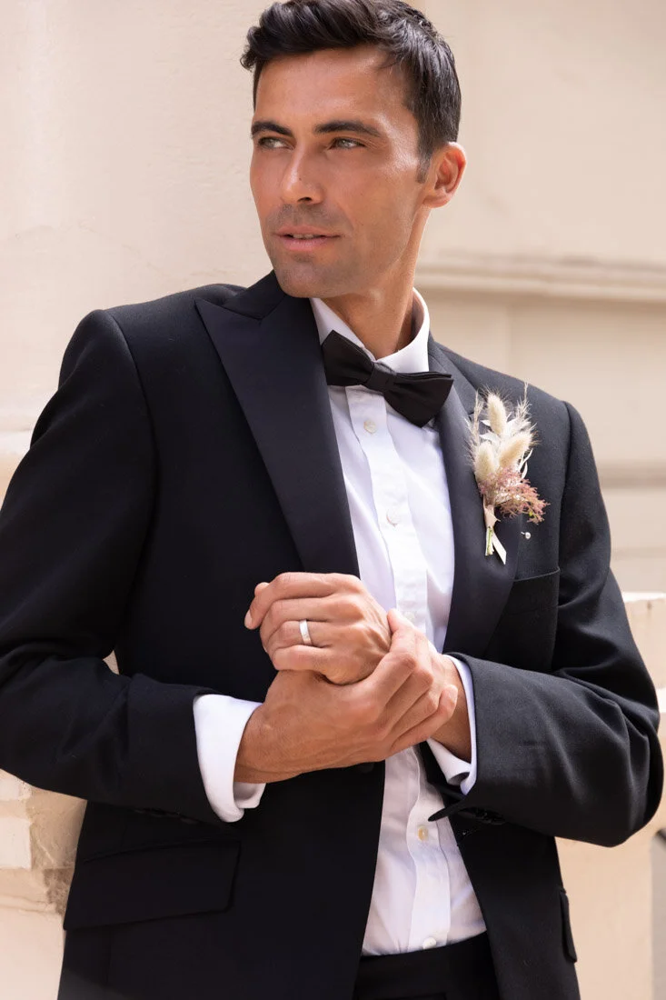 groom photoshoot