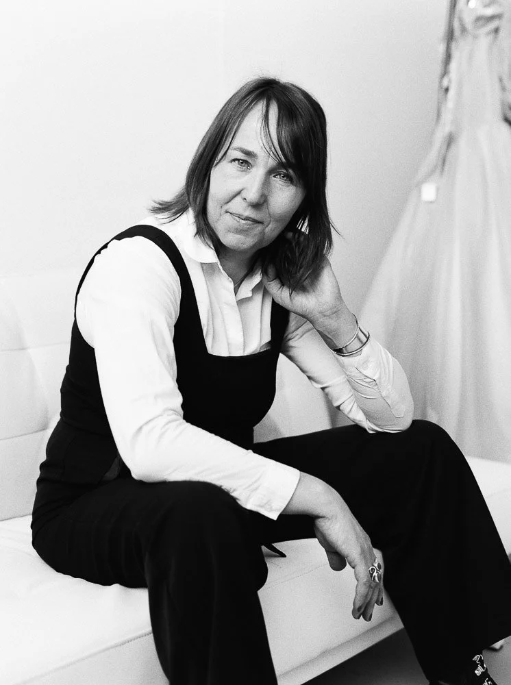 Portrait in black abd white of porttrait photographer and visual artist Rachel Vogeleisen