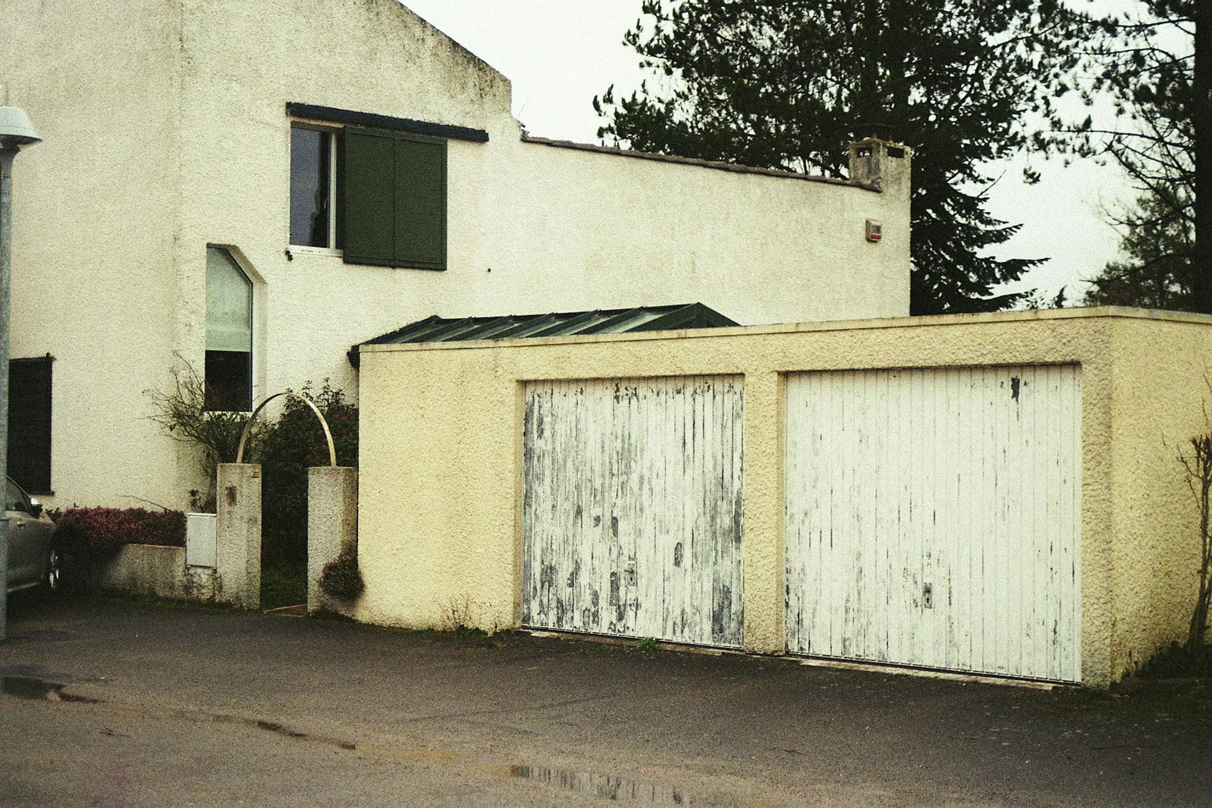 What Happens When Garage Door Maintenance Is Neglected for Years