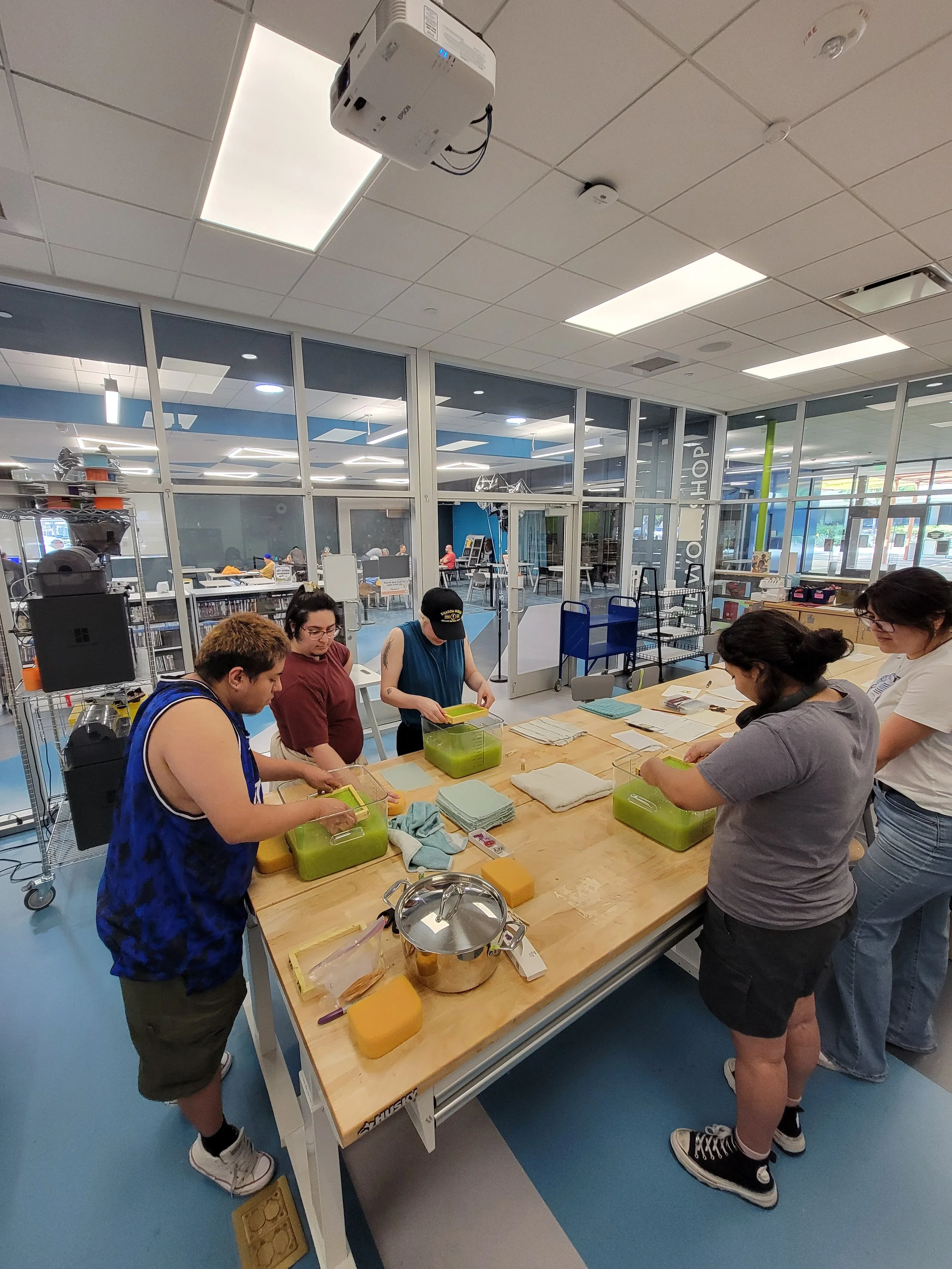 Recycled Papermaking Workshop (8 Students)